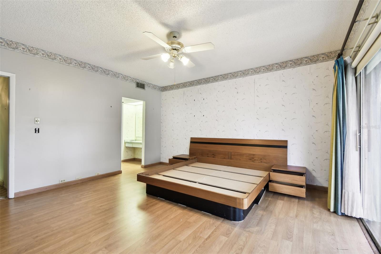 2101 SUNSET POINT RD #201, CLEARWATER, FL, 33765