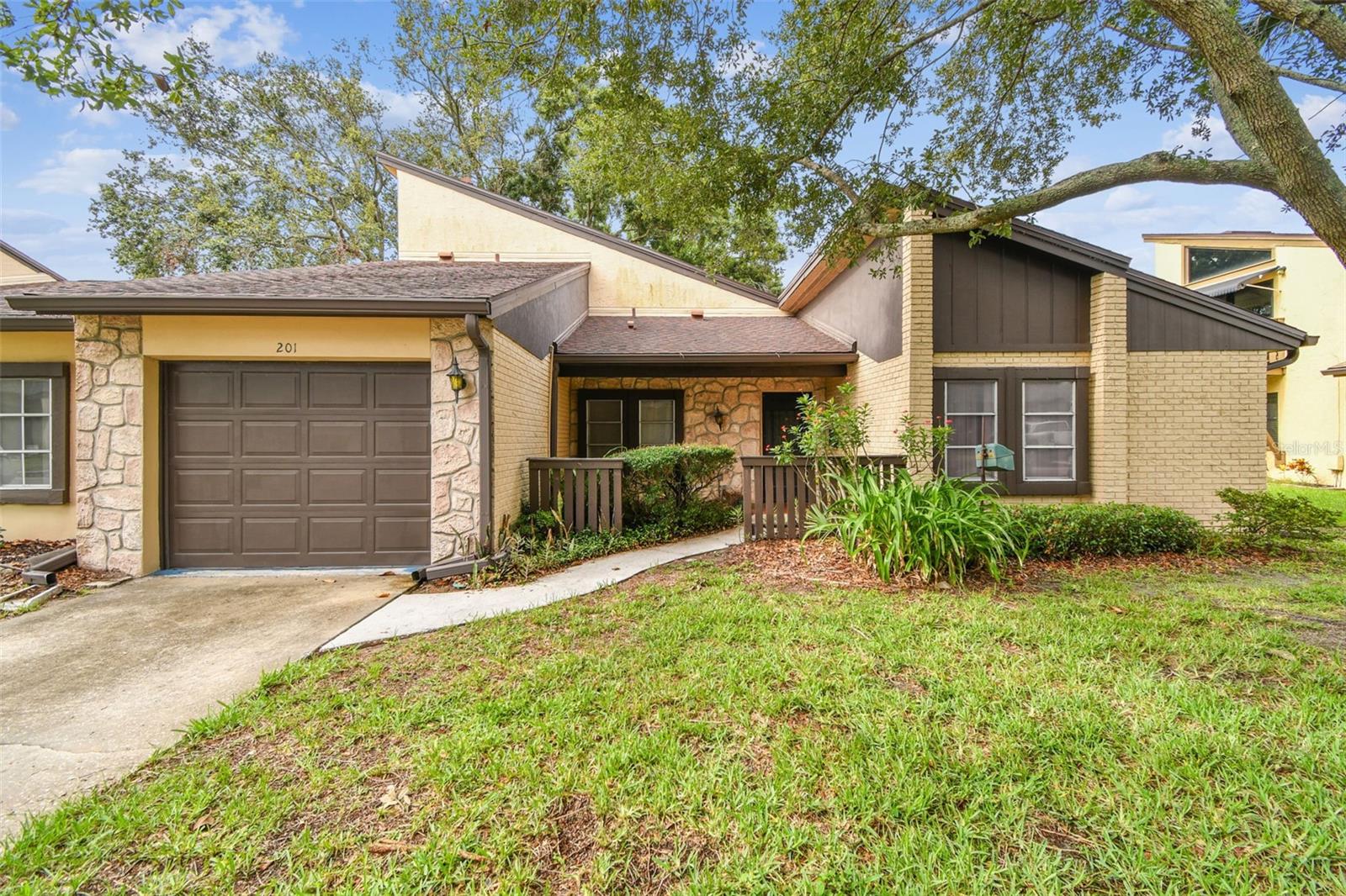 2101 SUNSET POINT RD #201, CLEARWATER, FL, 33765