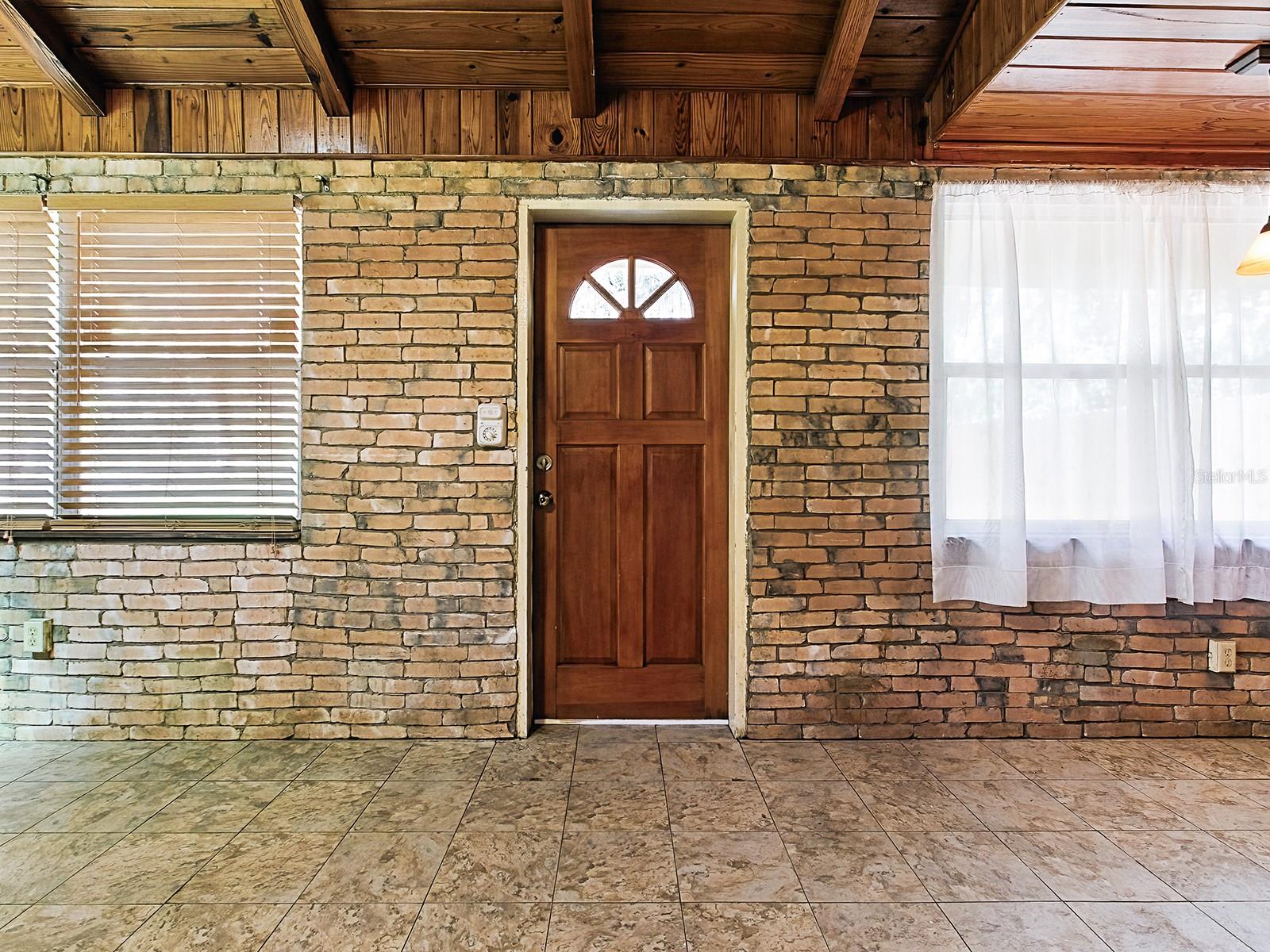 6731 LAKE GRIFFIN RD, LADY LAKE, FL, 32159