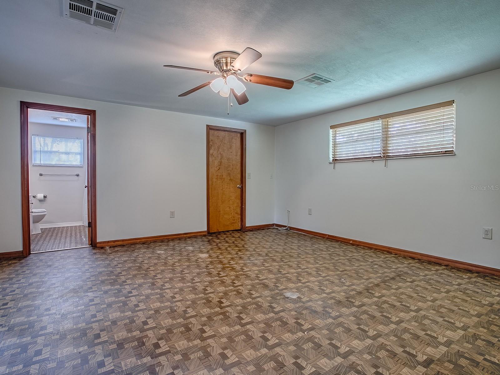 6731 LAKE GRIFFIN RD, LADY LAKE, FL, 32159