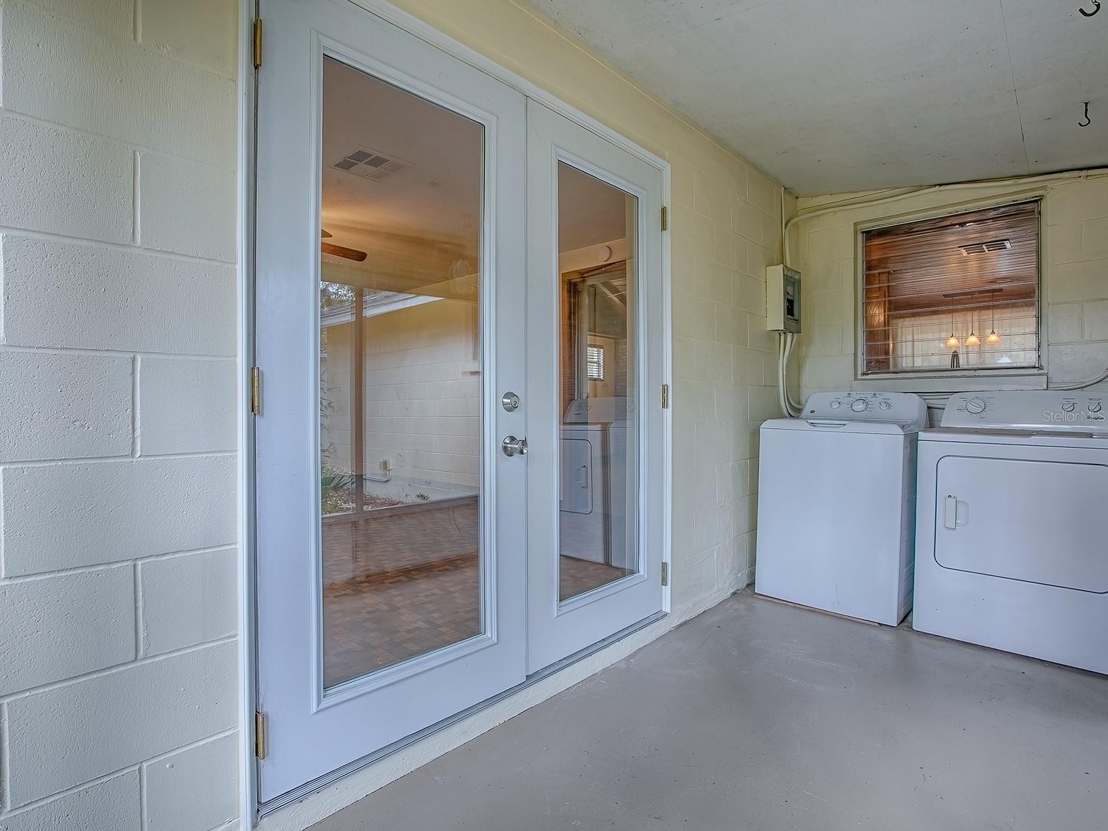 6731 LAKE GRIFFIN RD, LADY LAKE, FL, 32159