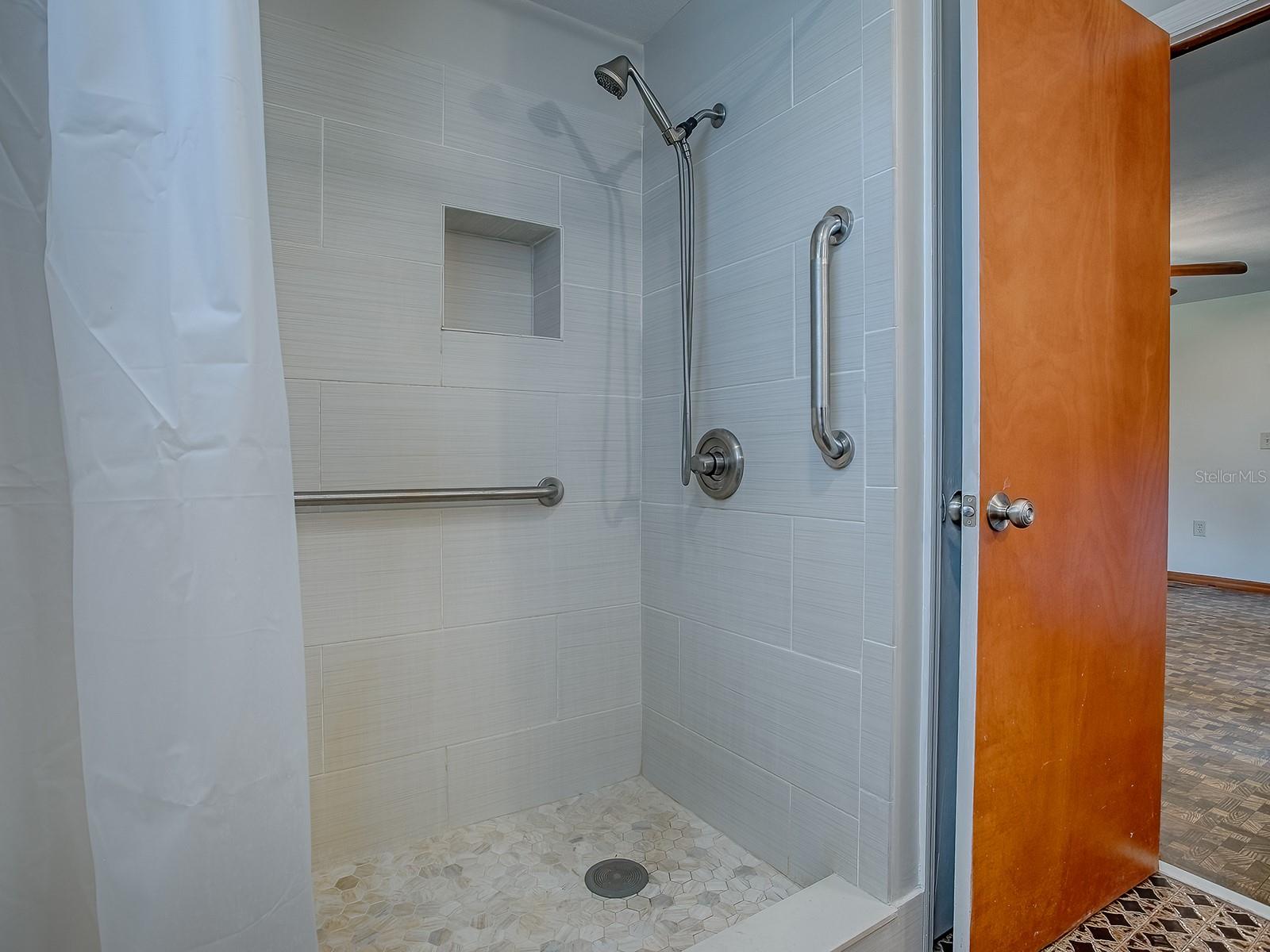 6731 LAKE GRIFFIN RD, LADY LAKE, FL, 32159