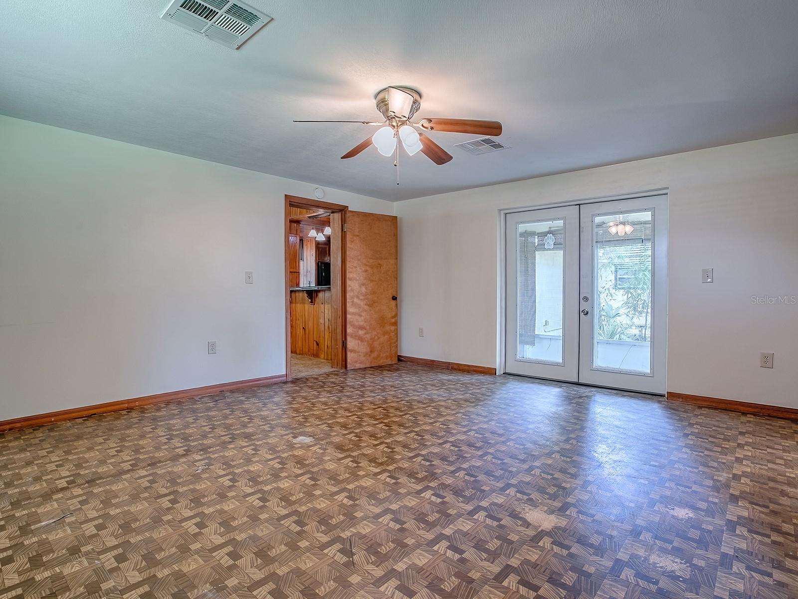 6731 LAKE GRIFFIN RD, LADY LAKE, FL, 32159