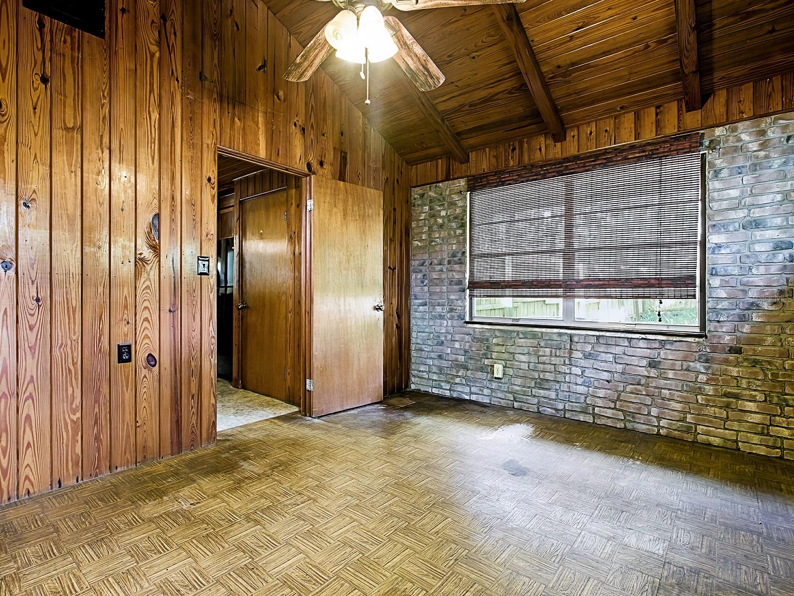 6731 LAKE GRIFFIN RD, LADY LAKE, FL, 32159