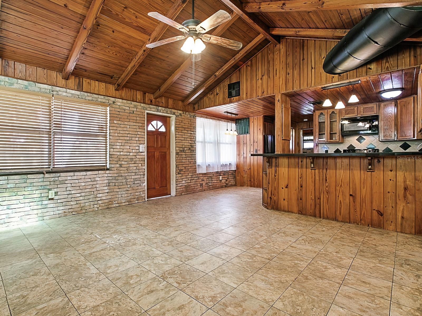 6731 LAKE GRIFFIN RD, LADY LAKE, FL, 32159