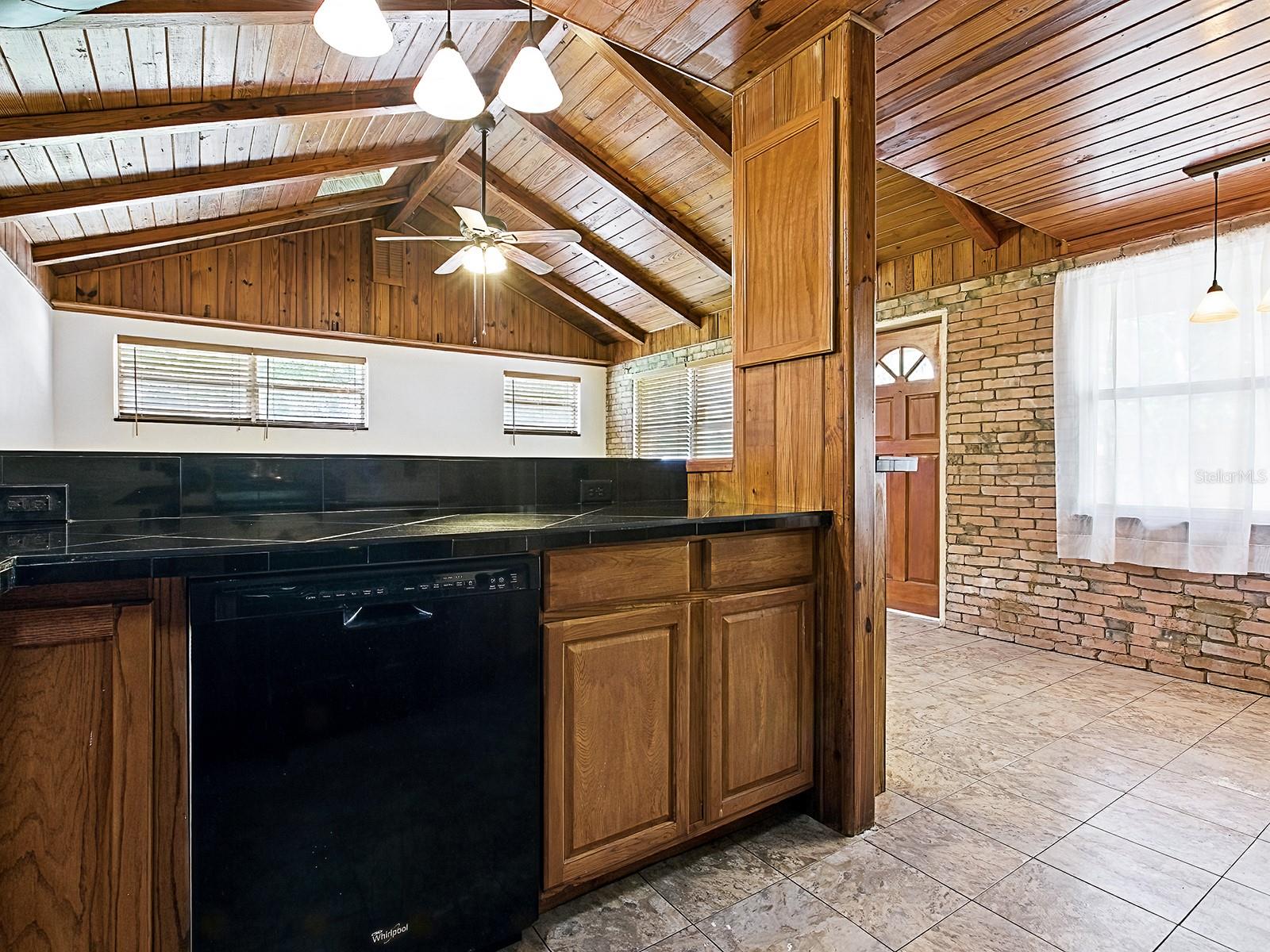 6731 LAKE GRIFFIN RD, LADY LAKE, FL, 32159