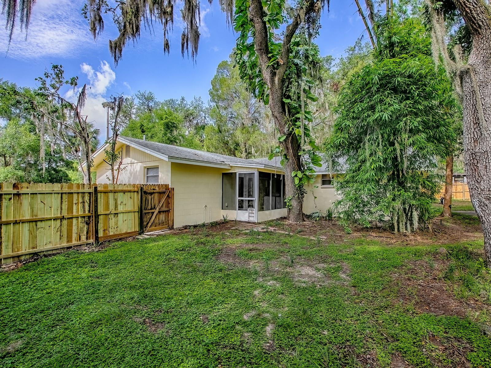 6731 LAKE GRIFFIN RD, LADY LAKE, FL, 32159