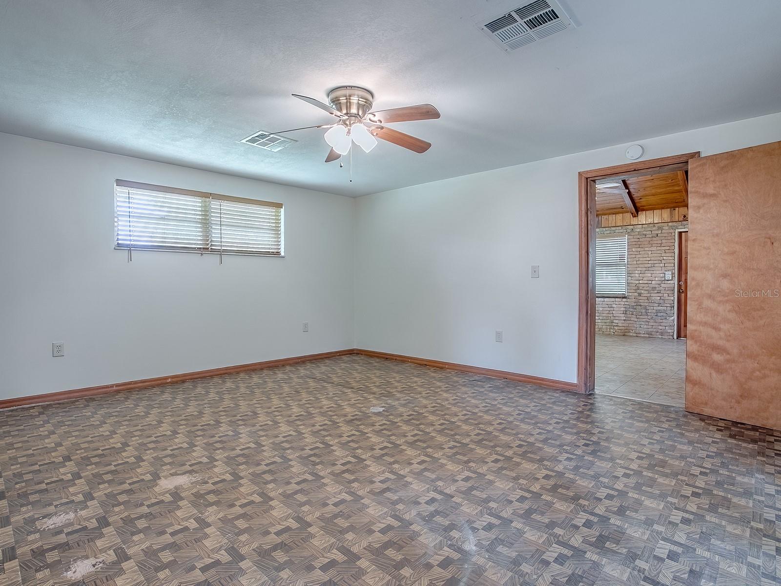 6731 LAKE GRIFFIN RD, LADY LAKE, FL, 32159