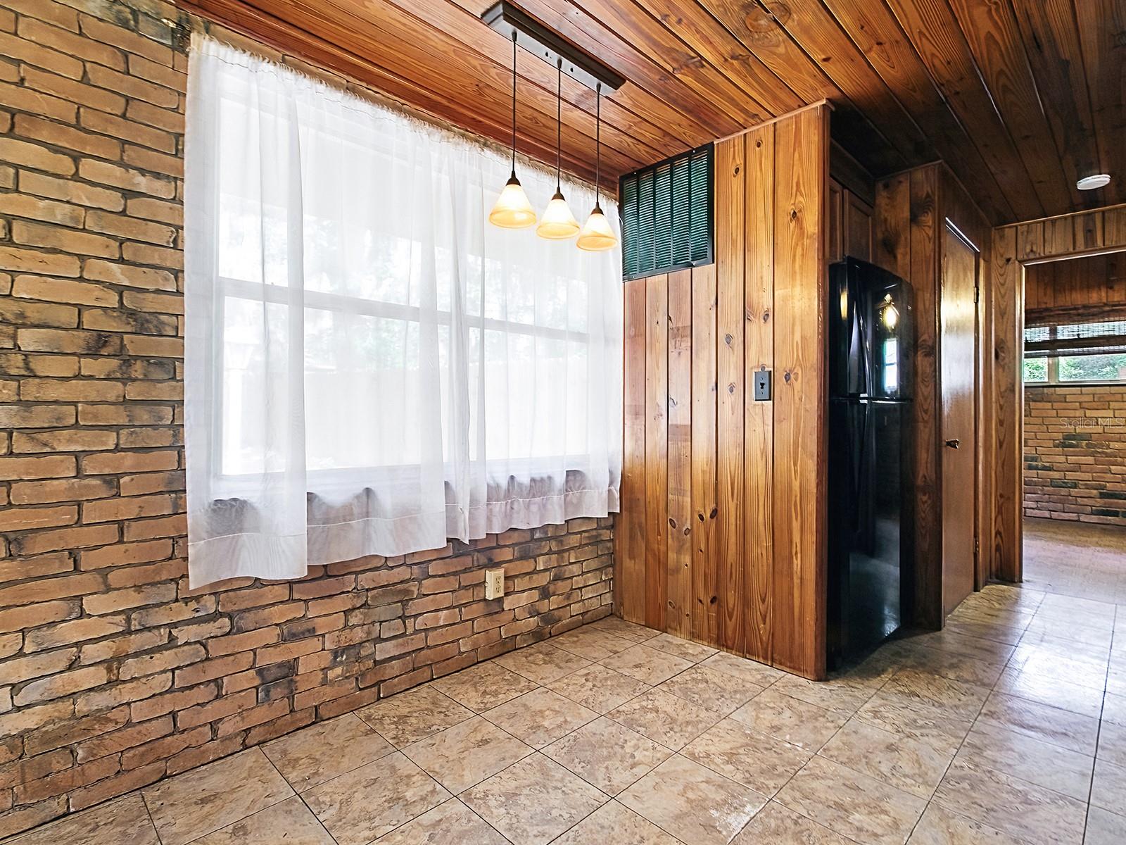 6731 LAKE GRIFFIN RD, LADY LAKE, FL, 32159