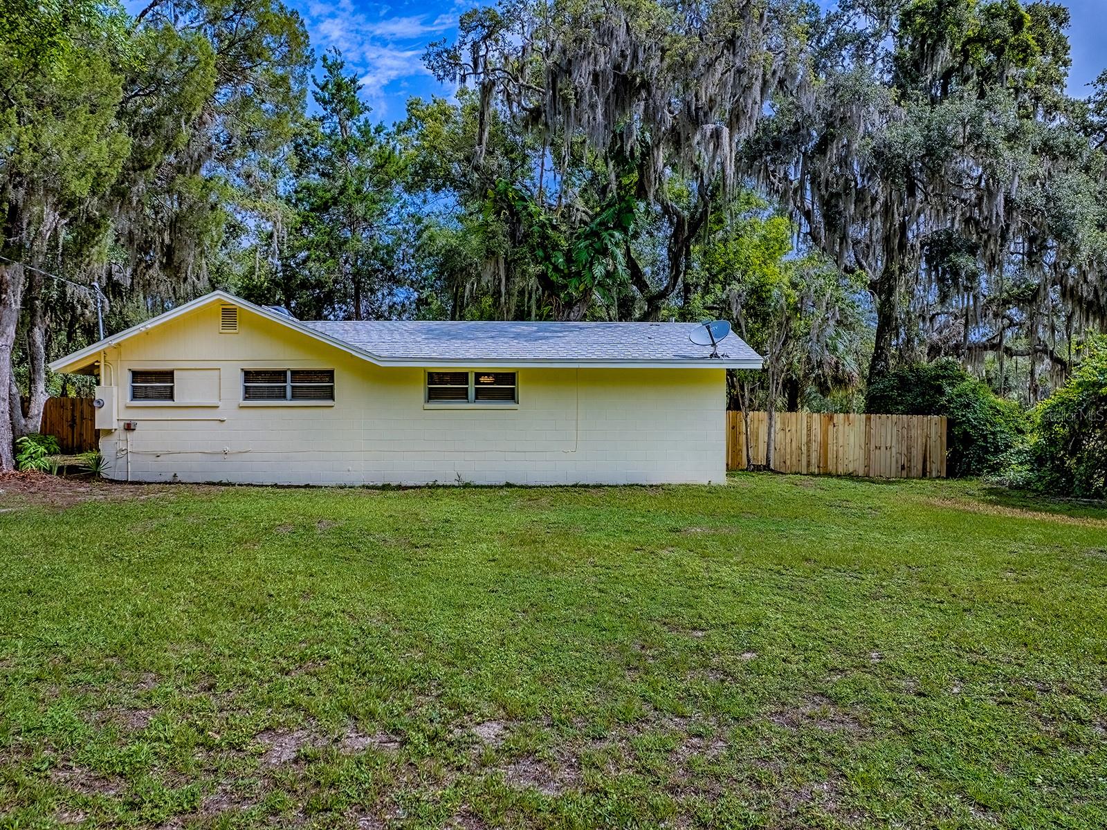 6731 LAKE GRIFFIN RD, LADY LAKE, FL, 32159