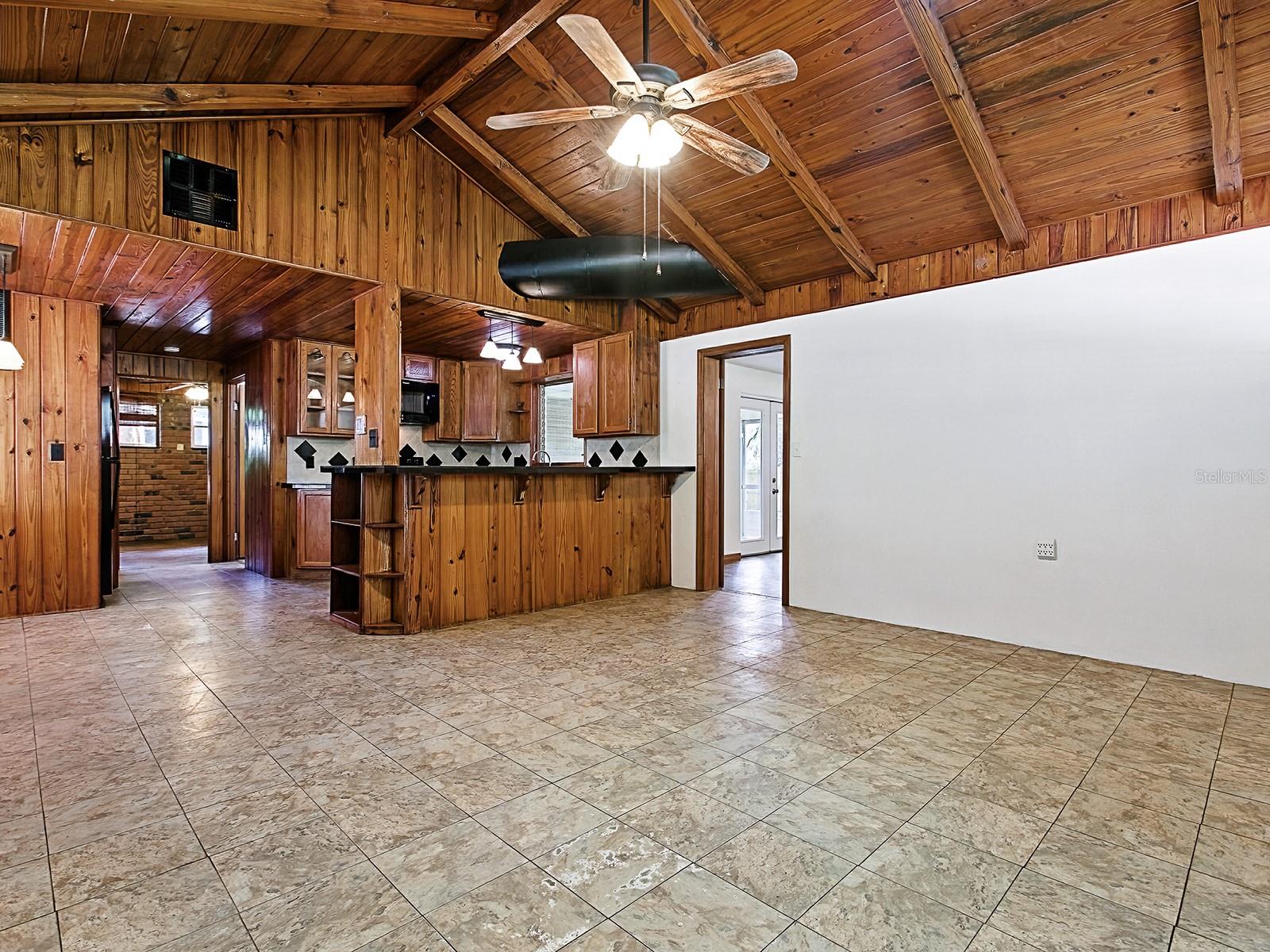 6731 LAKE GRIFFIN RD, LADY LAKE, FL, 32159