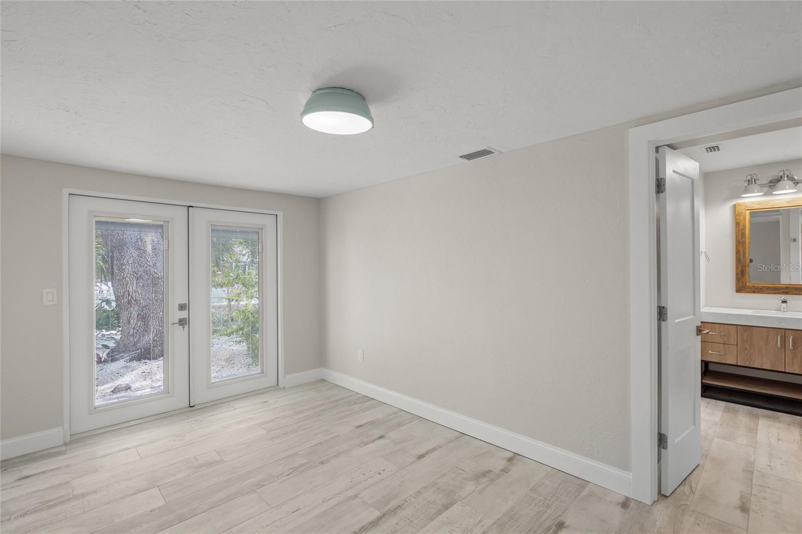 A4655955 Property Photo