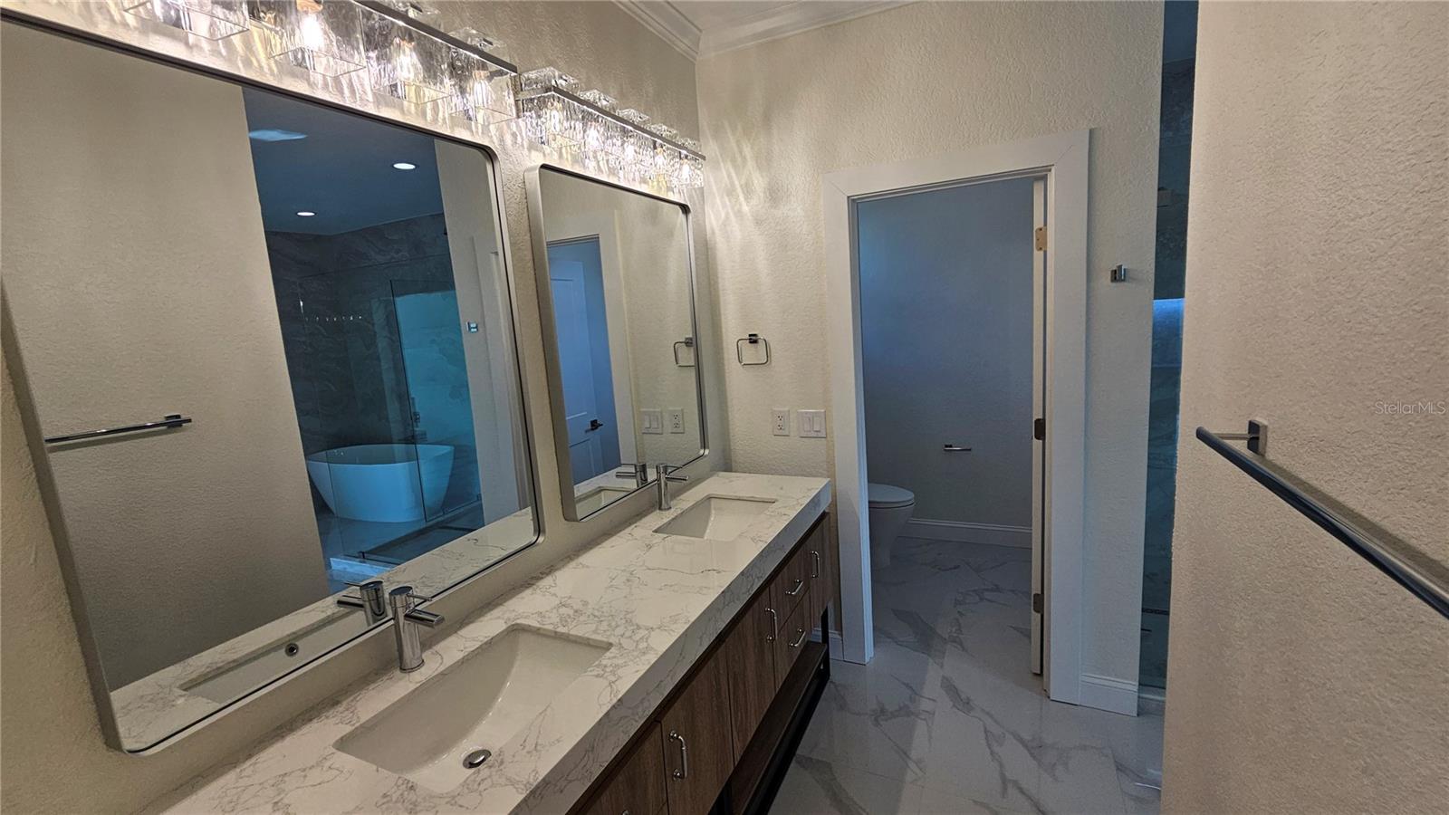 A4655955 Property Photo