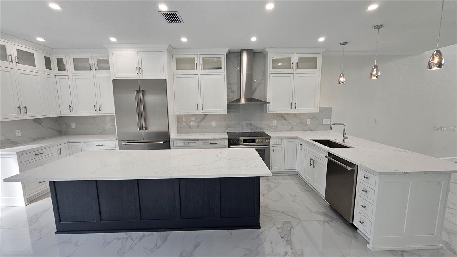 A4655955 Property Photo