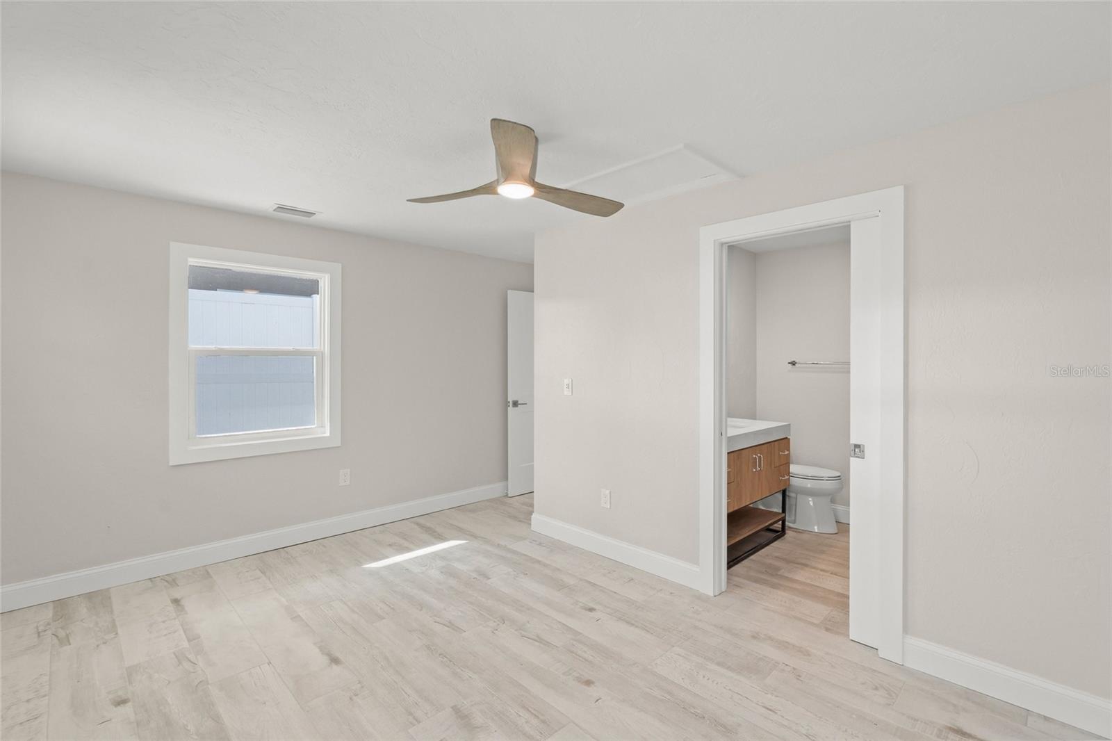 A4655955 Property Photo