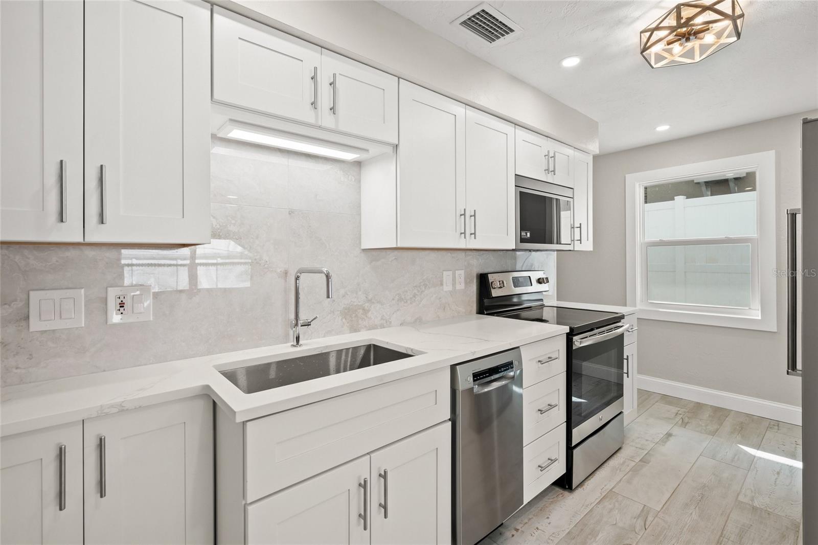 A4655955 Property Photo