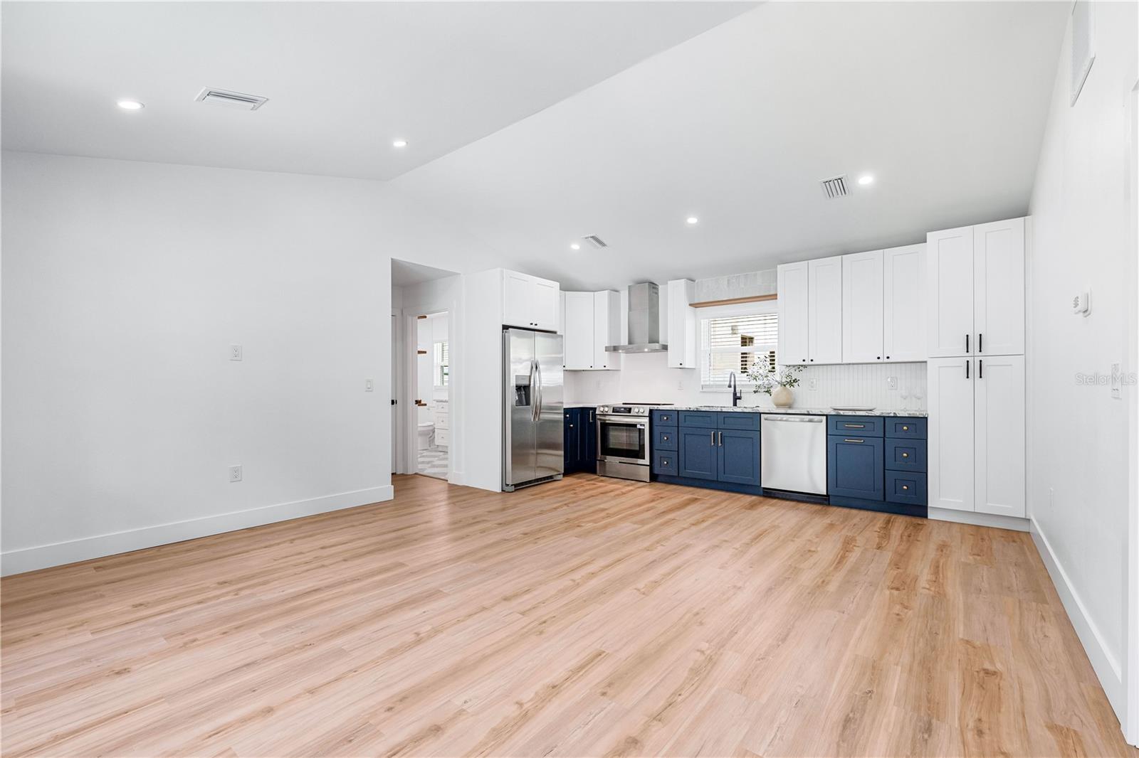 A4655984 Property Photo