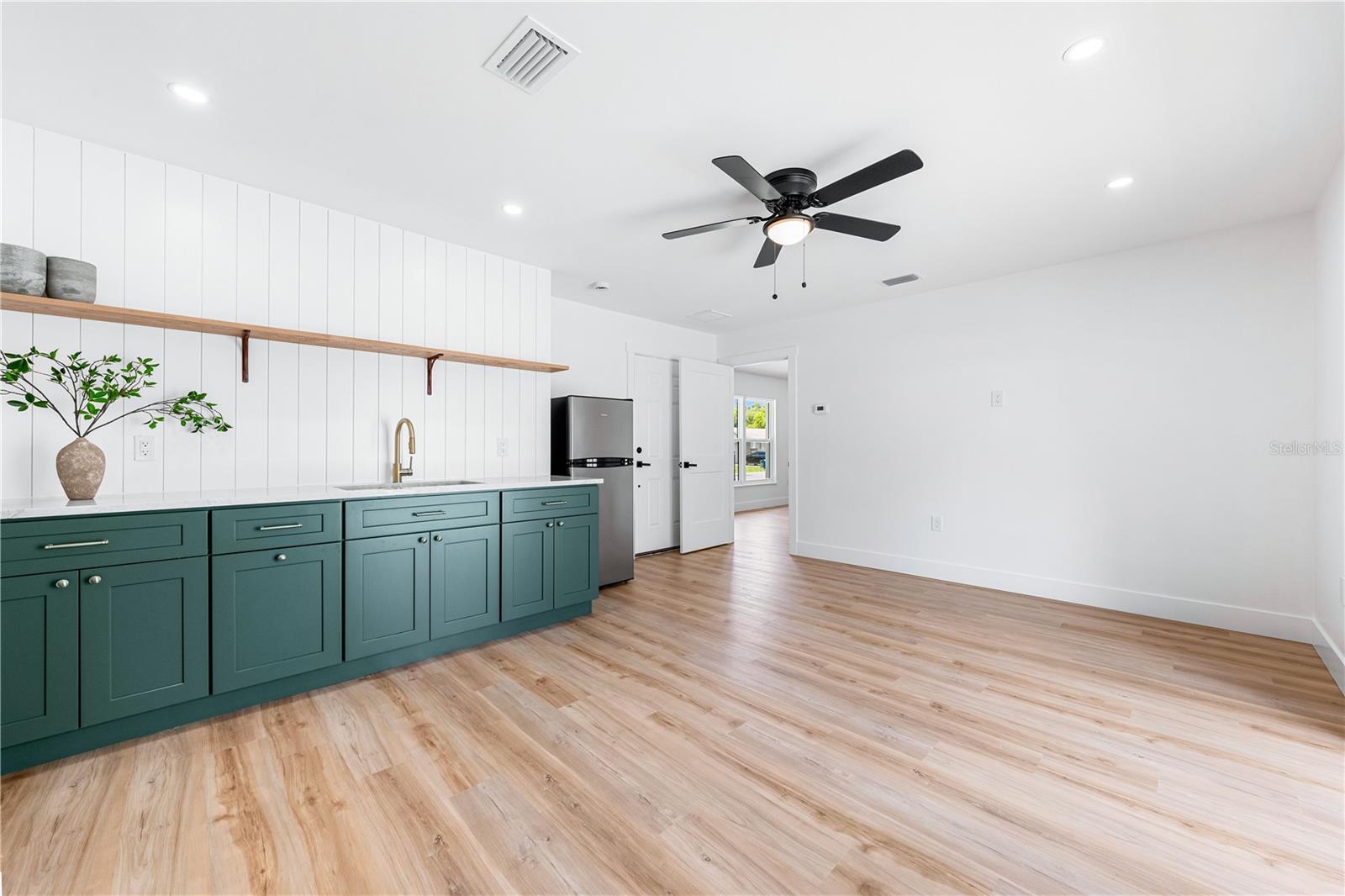 A4655984 Property Photo