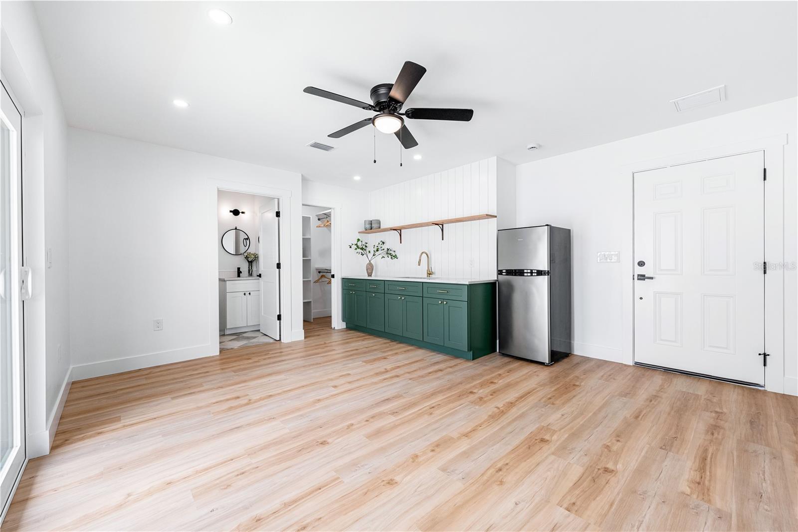 A4655984 Property Photo