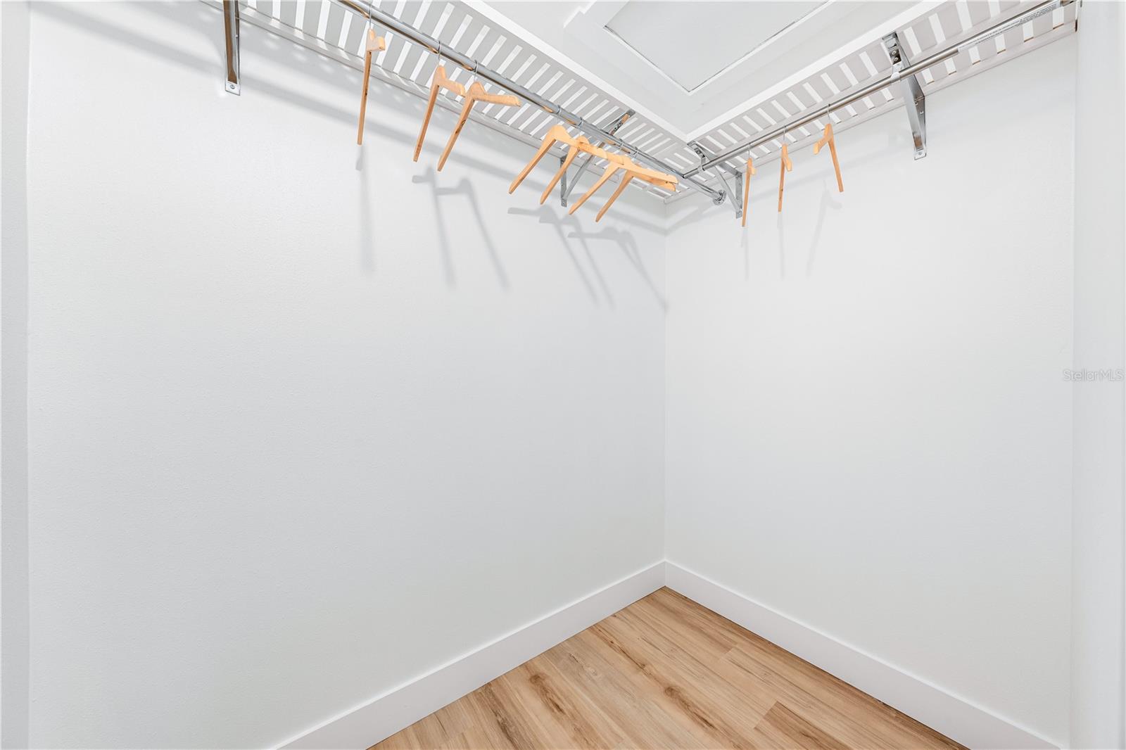 A4655984 Property Photo