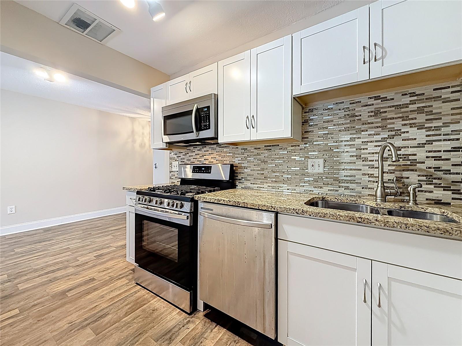 L4953761 Property Photo