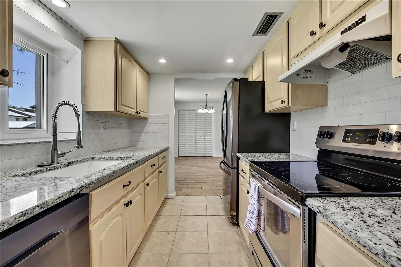 57 DOUGLAS ST #105, HOMOSASSA, FL, 34446