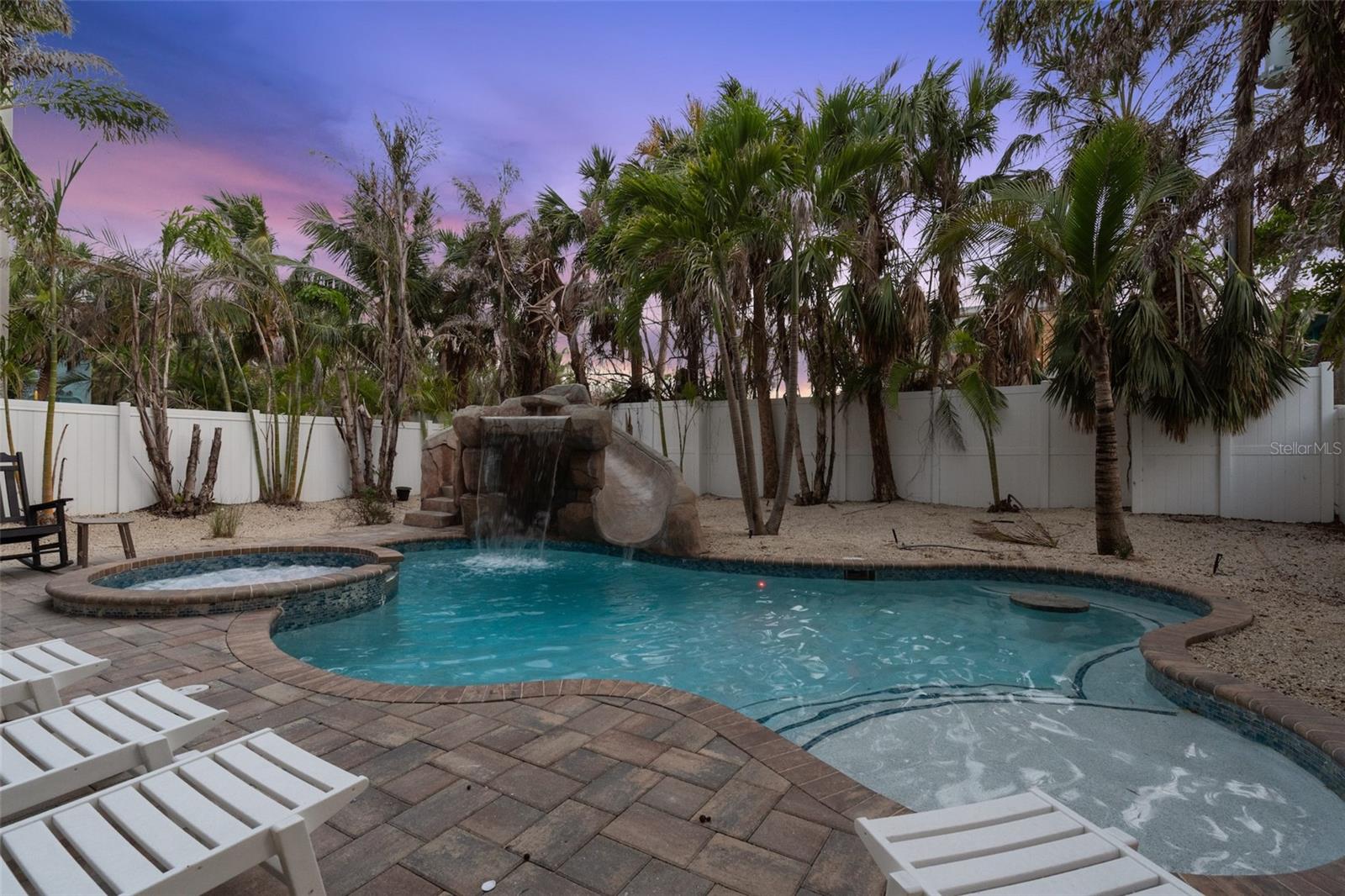 A4656047 Property Photo