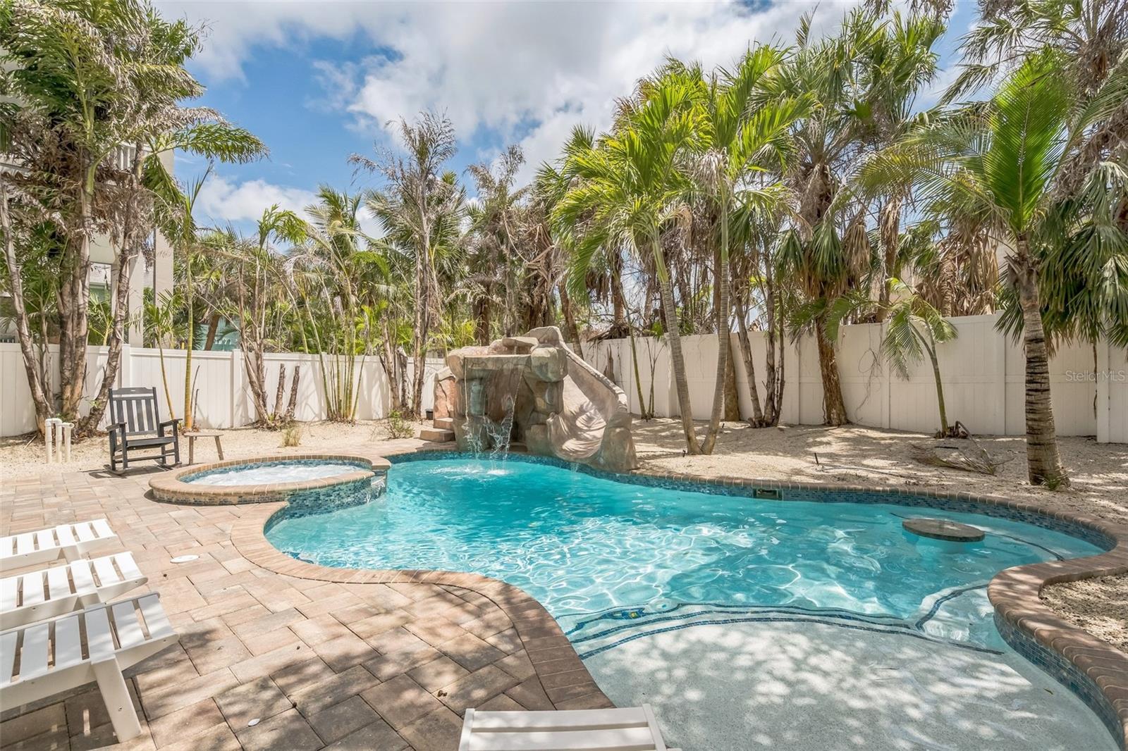 A4656047 Property Photo