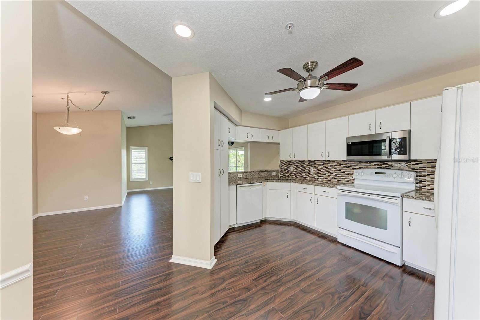 803 MONTROSE DR #201, VENICE, FL, 34293