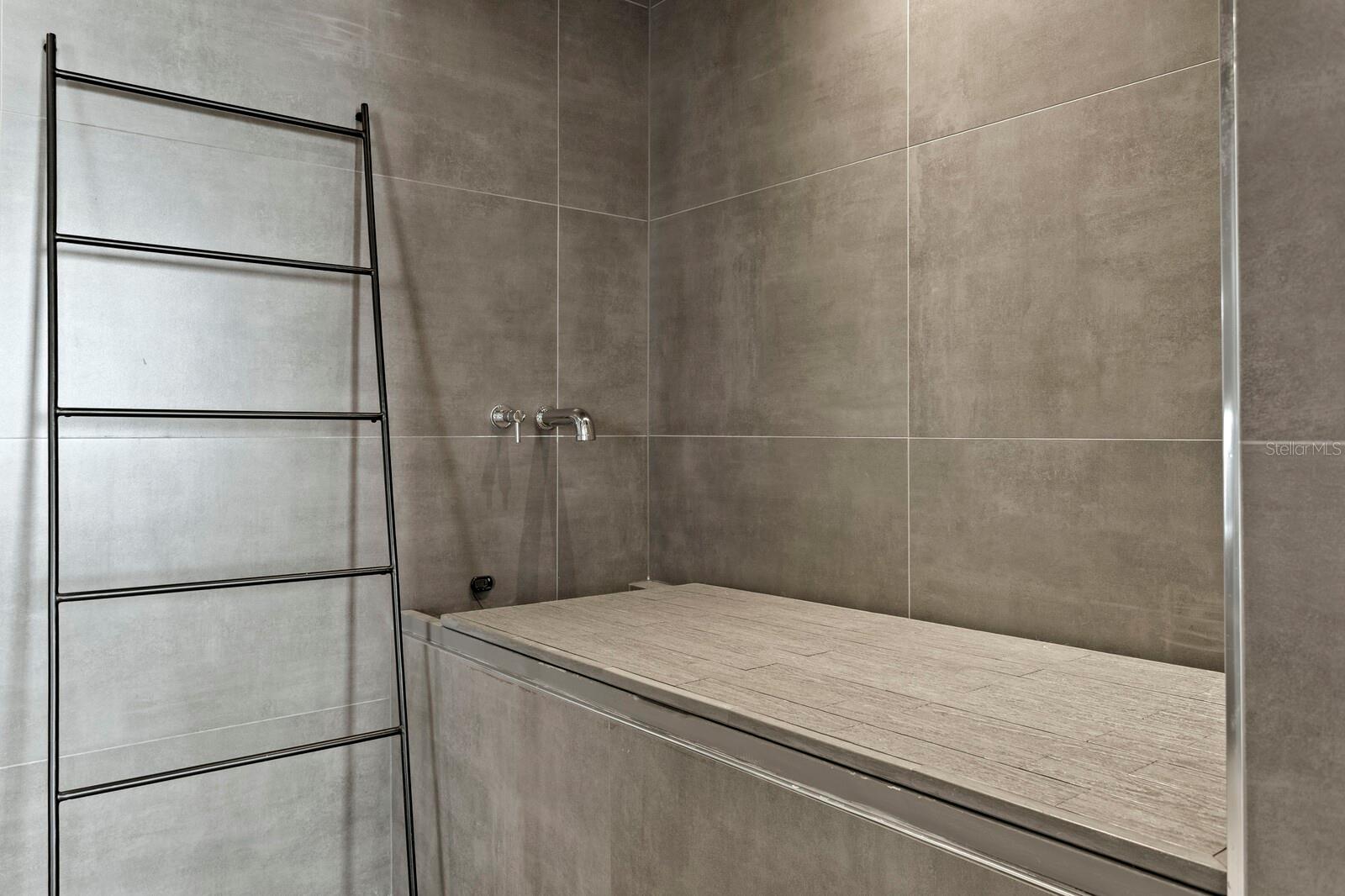 TB8397577 Property Photo