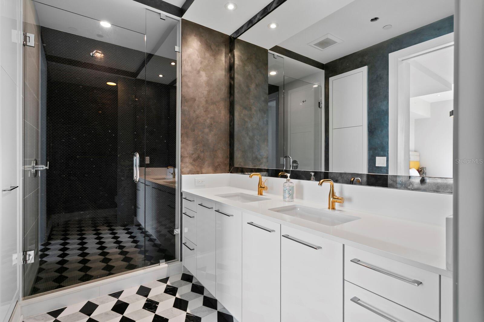 TB8397577 Property Photo