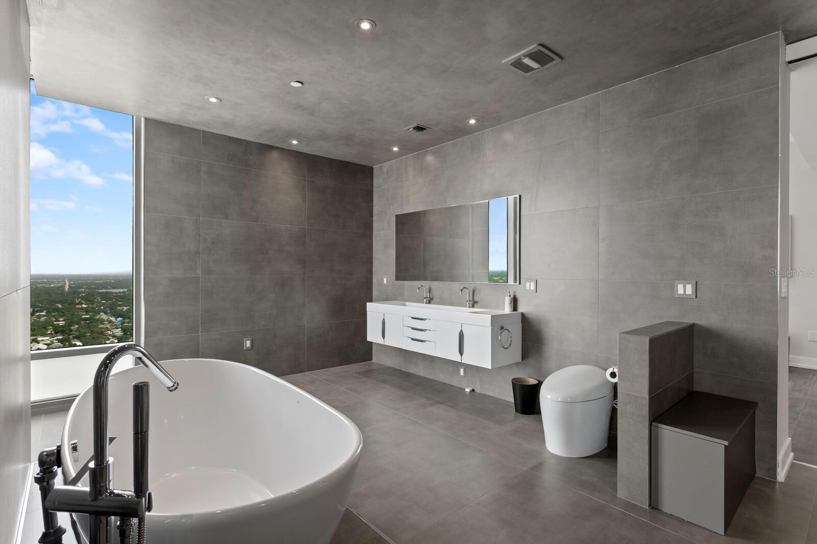 TB8397577 Property Photo