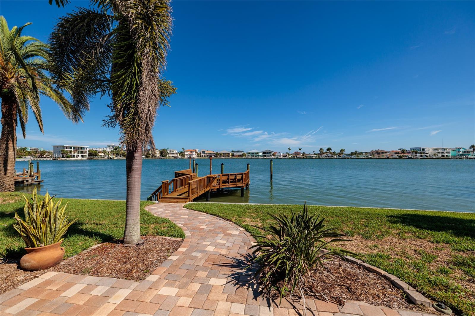 208 BATH CLUB BLVD N, NORTH REDINGTON BEACH, FL, 33708