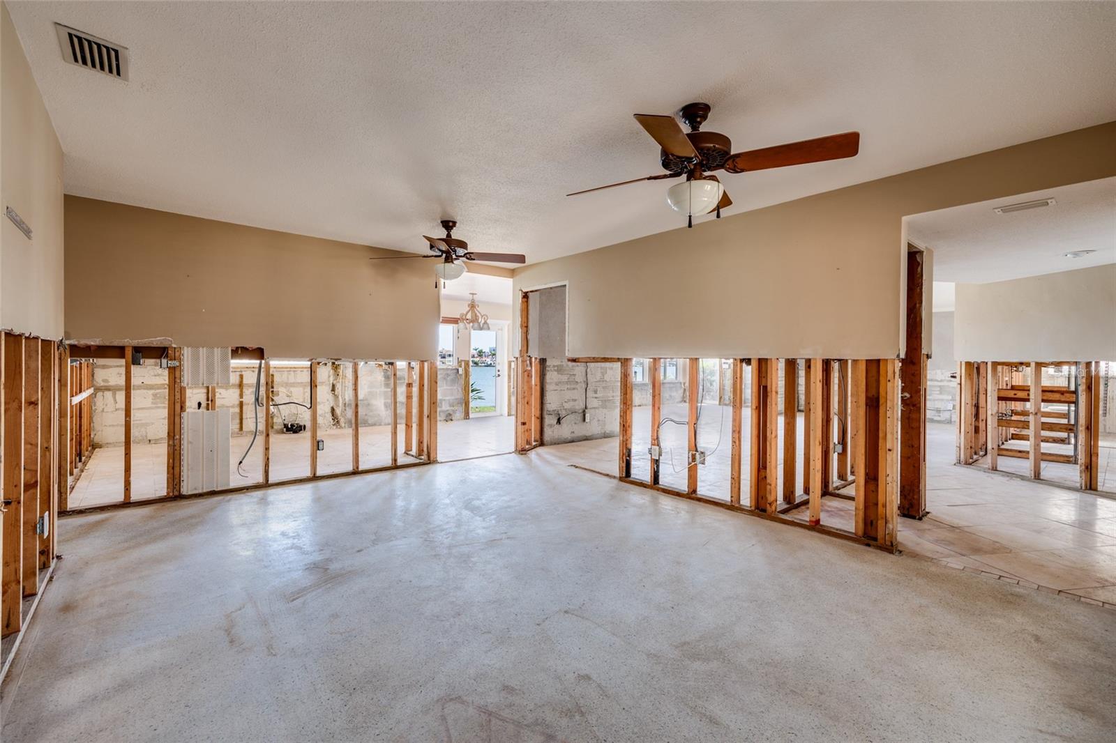 208 BATH CLUB BLVD N, NORTH REDINGTON BEACH, FL, 33708