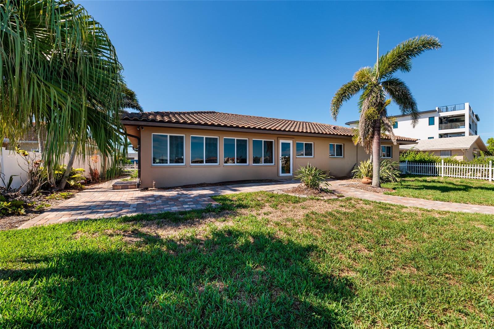 208 BATH CLUB BLVD N, NORTH REDINGTON BEACH, FL, 33708