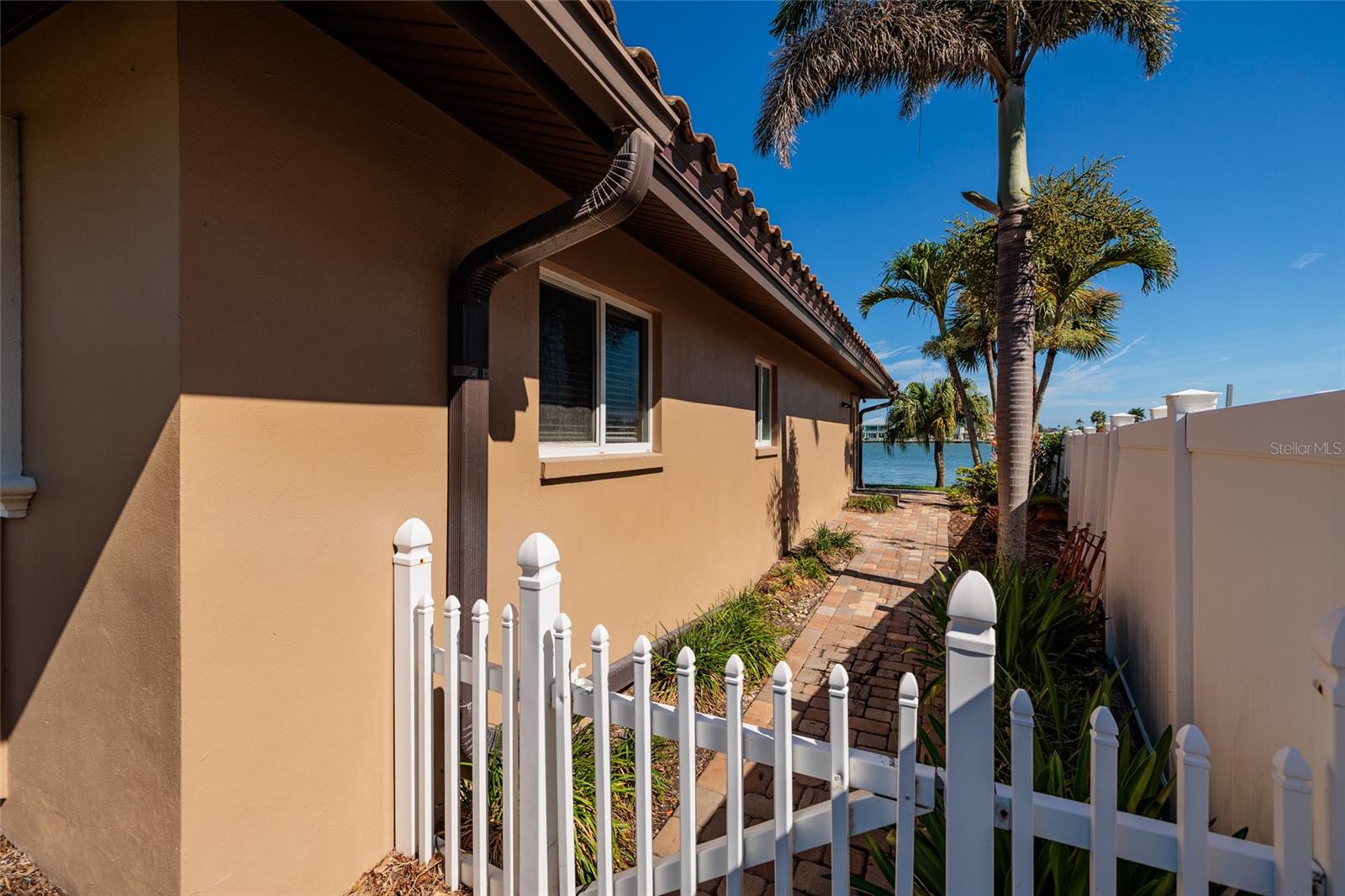 208 BATH CLUB BLVD N, NORTH REDINGTON BEACH, FL, 33708