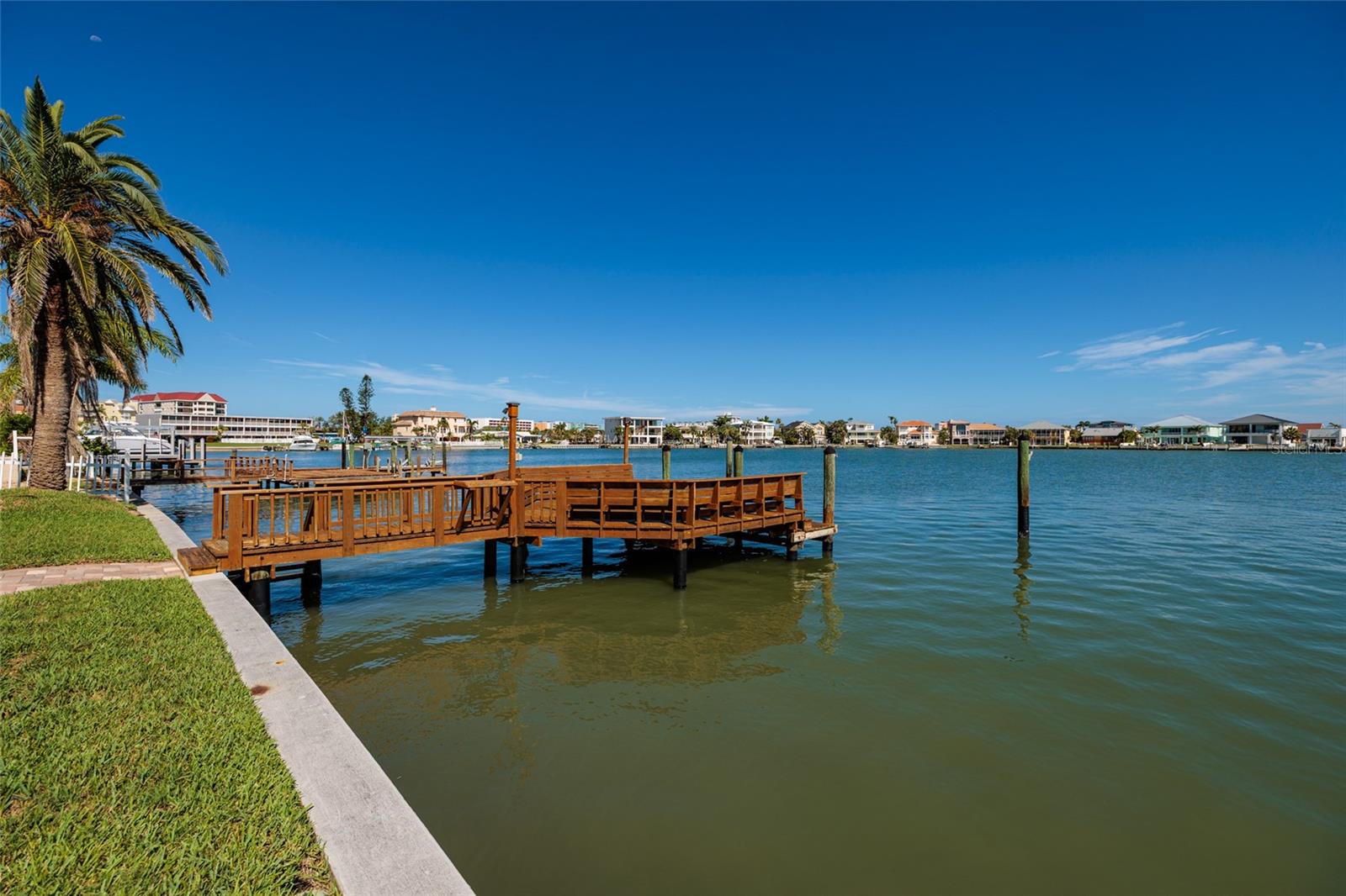 208 BATH CLUB BLVD N, NORTH REDINGTON BEACH, FL, 33708