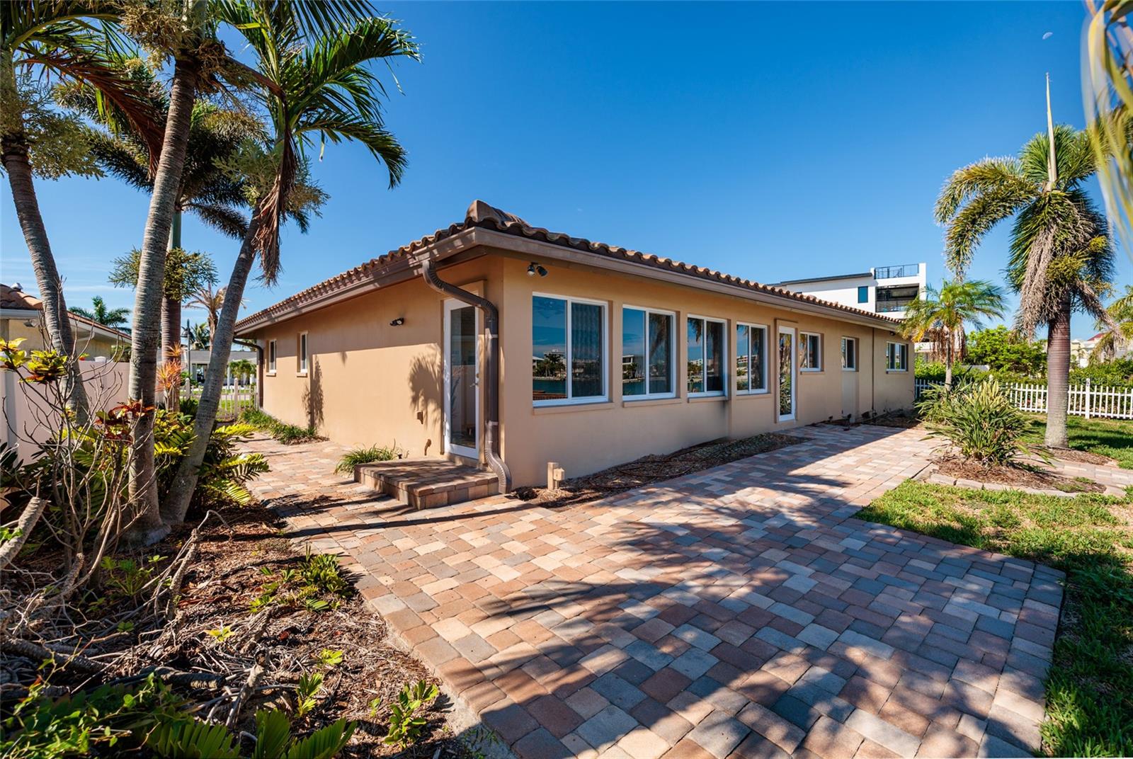 208 BATH CLUB BLVD N, NORTH REDINGTON BEACH, FL, 33708