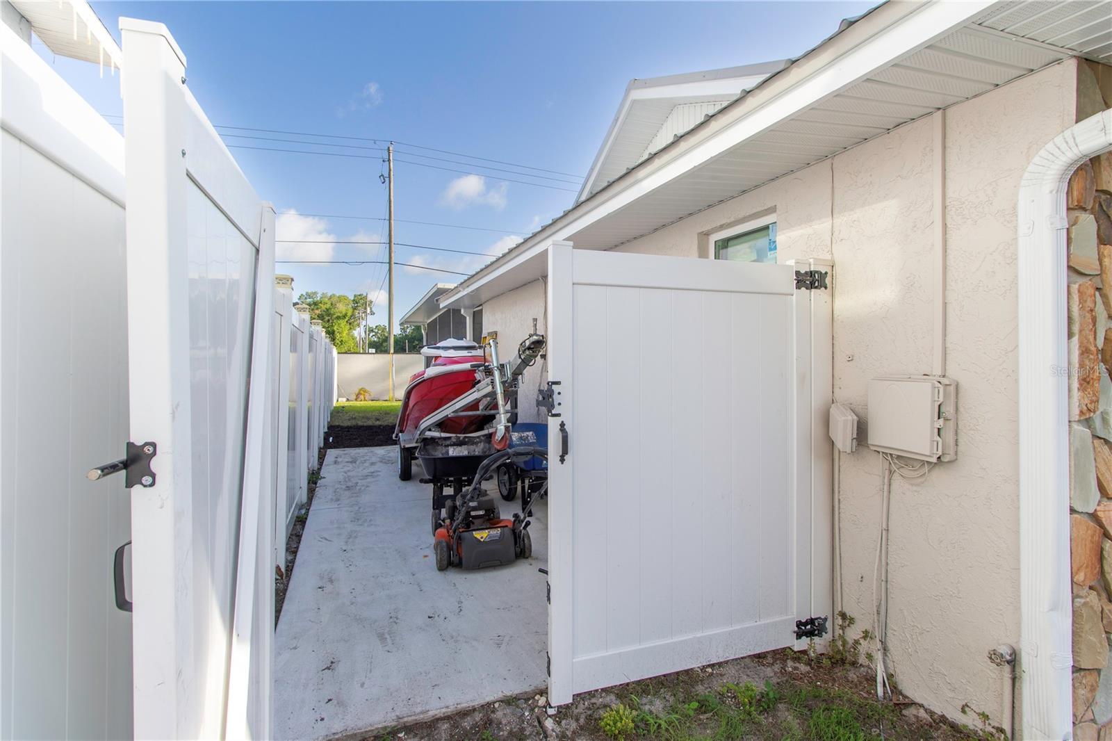 5520 FULMAR DR, TAMPA, FL, 33625