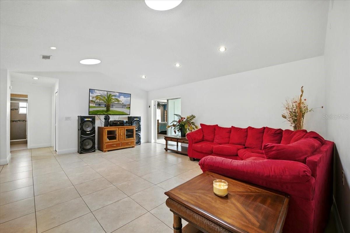 8 WHIPPOORWILL DR, PALM COAST, FL, 32164