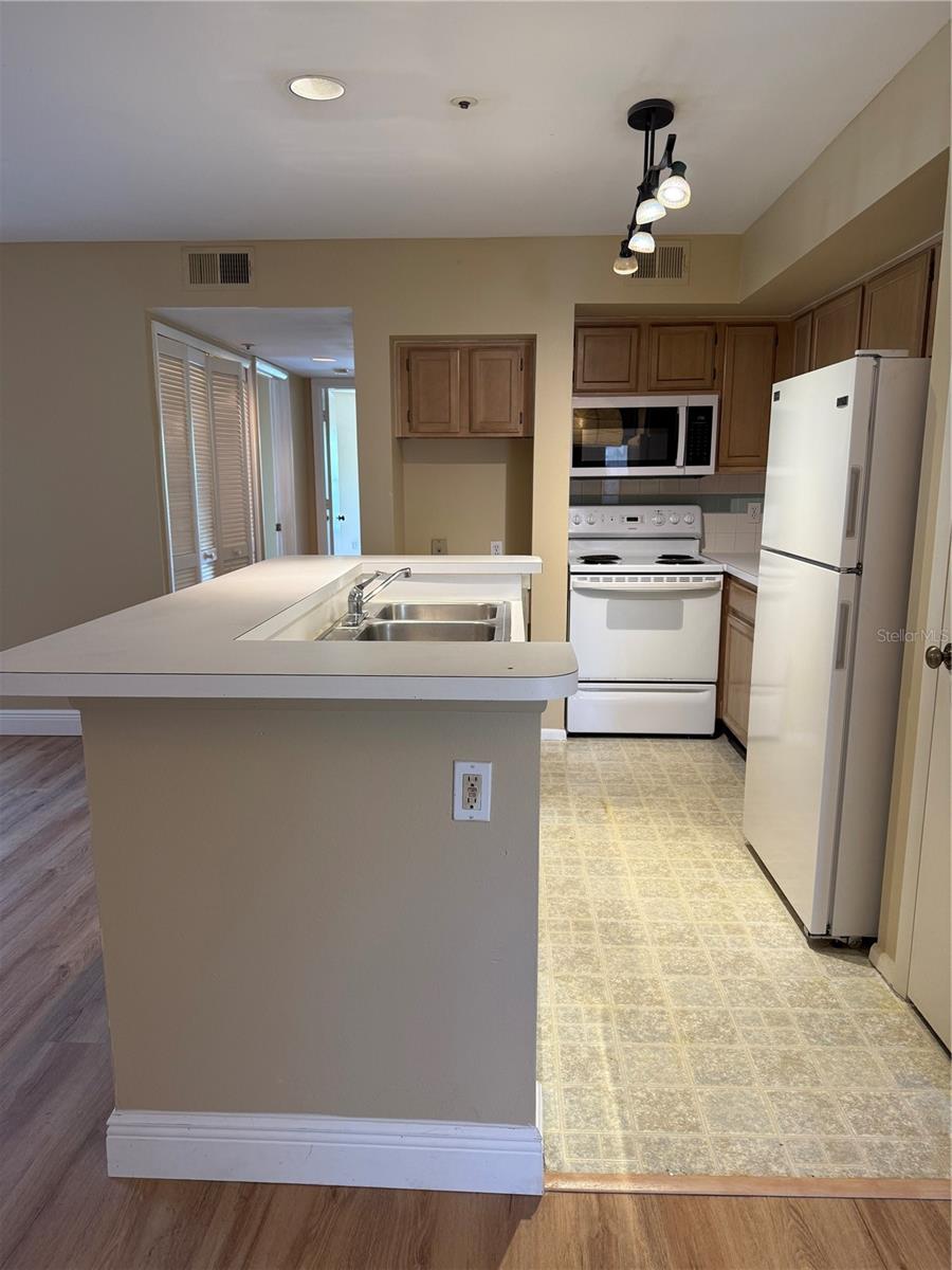 490 N PIN OAK PL #214, LONGWOOD, FL, 32779