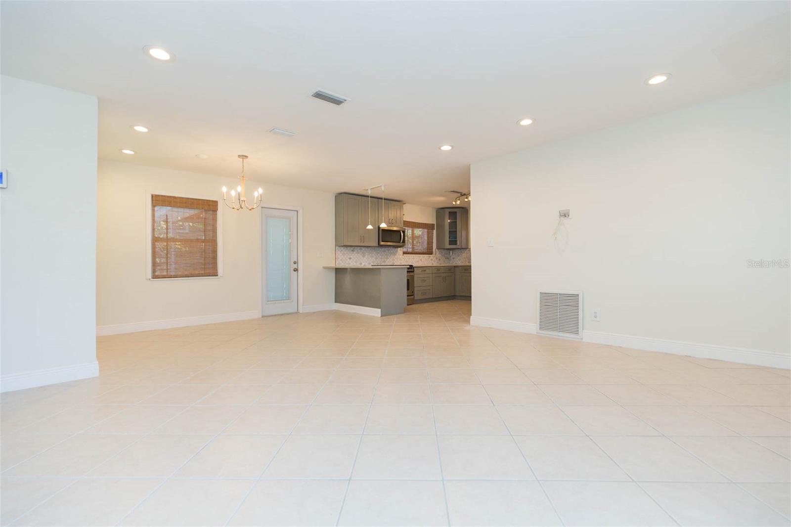 301 89TH AVE NE, ST PETERSBURG, FL, 33702