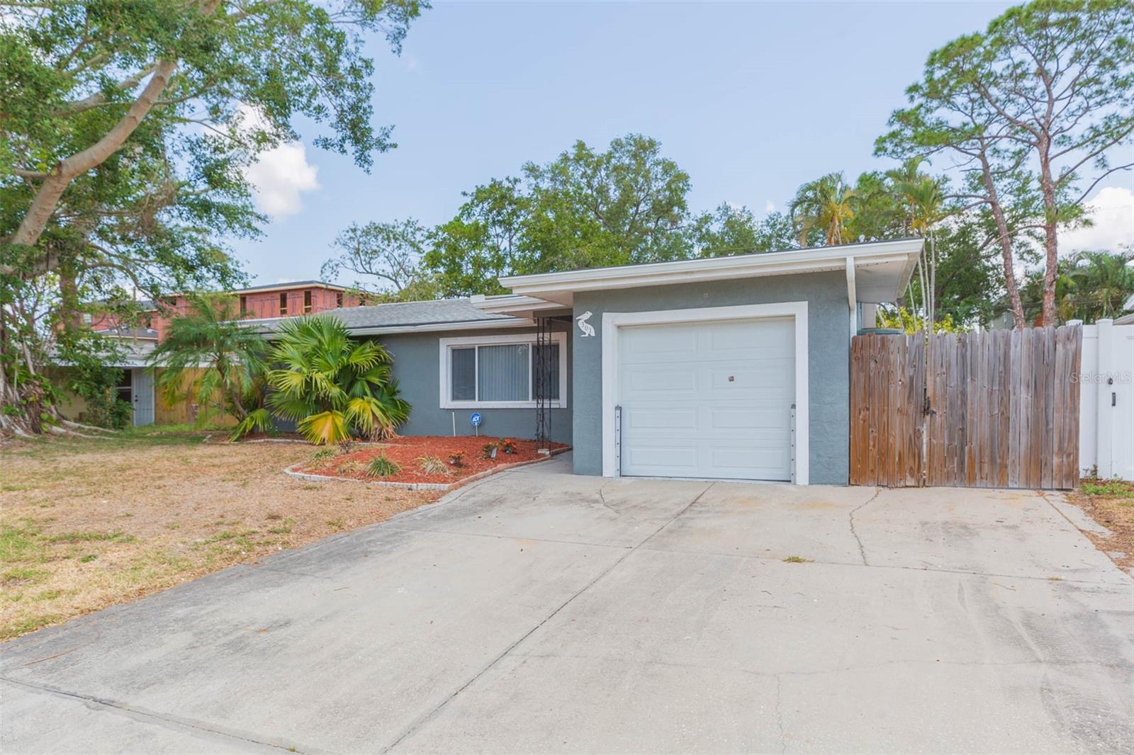 301 89TH AVE NE, ST PETERSBURG, FL, 33702