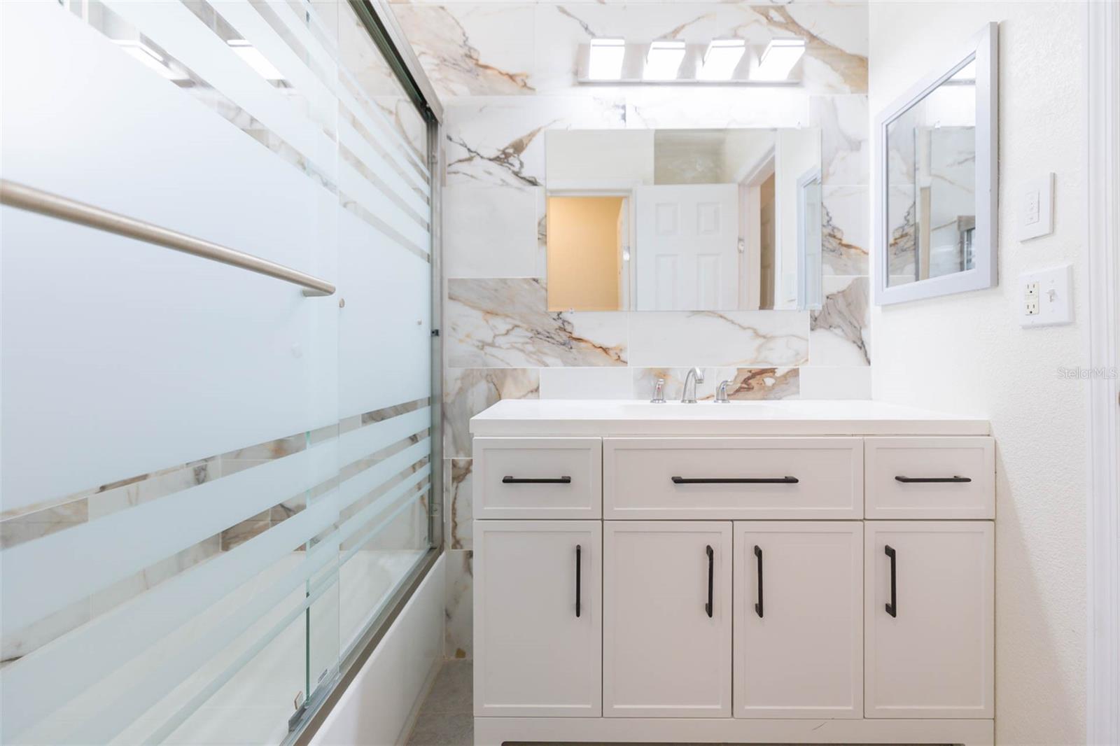 301 89TH AVE NE, ST PETERSBURG, FL, 33702