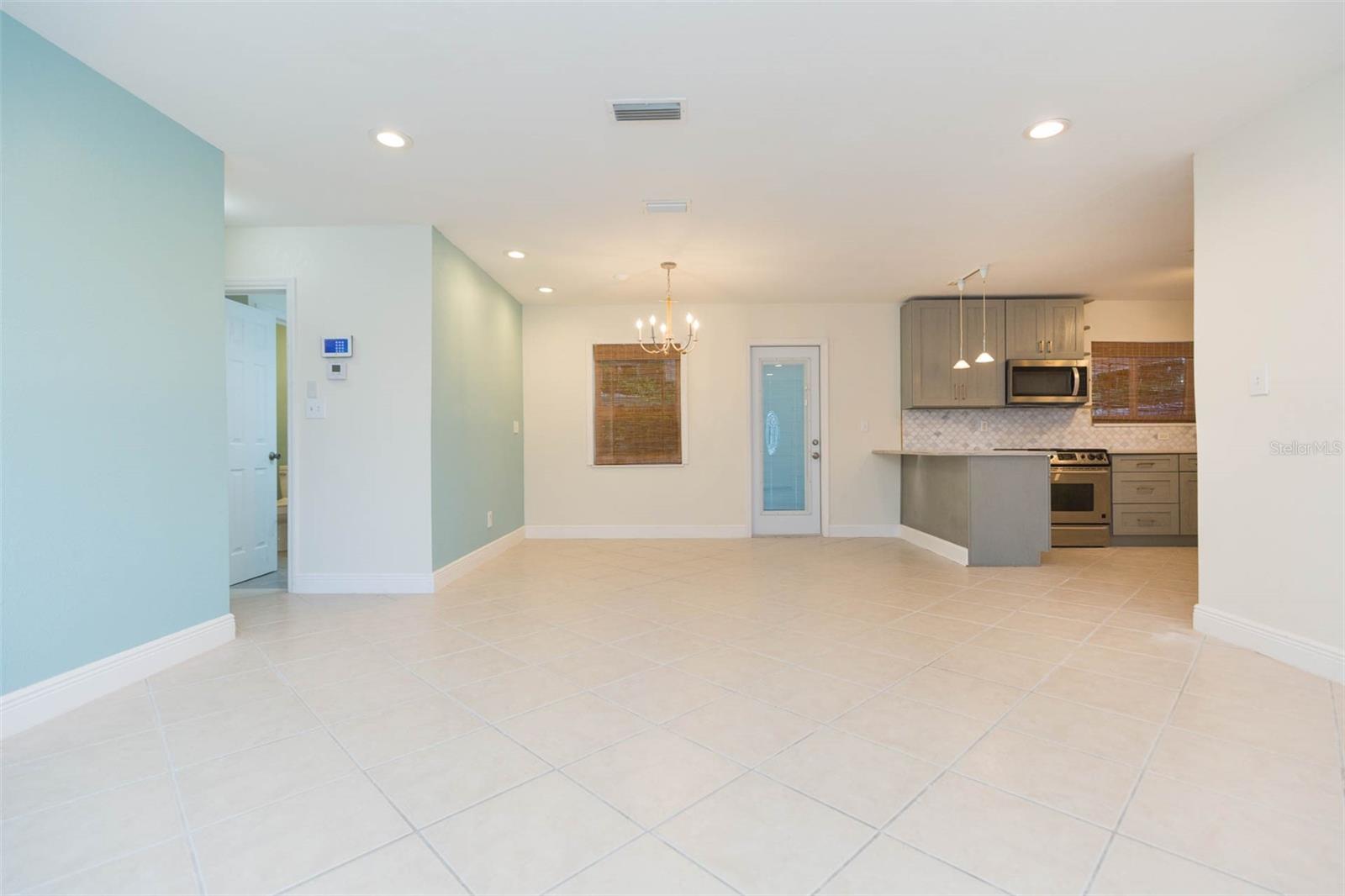 301 89TH AVE NE, ST PETERSBURG, FL, 33702