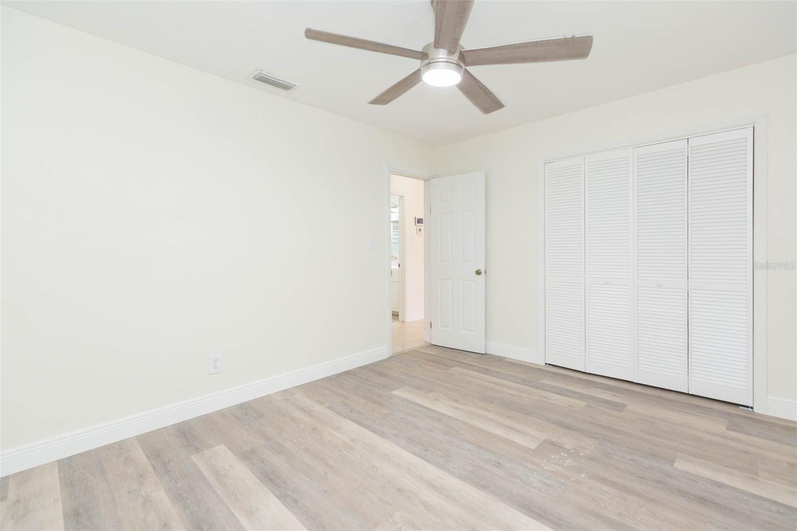 301 89TH AVE NE, ST PETERSBURG, FL, 33702