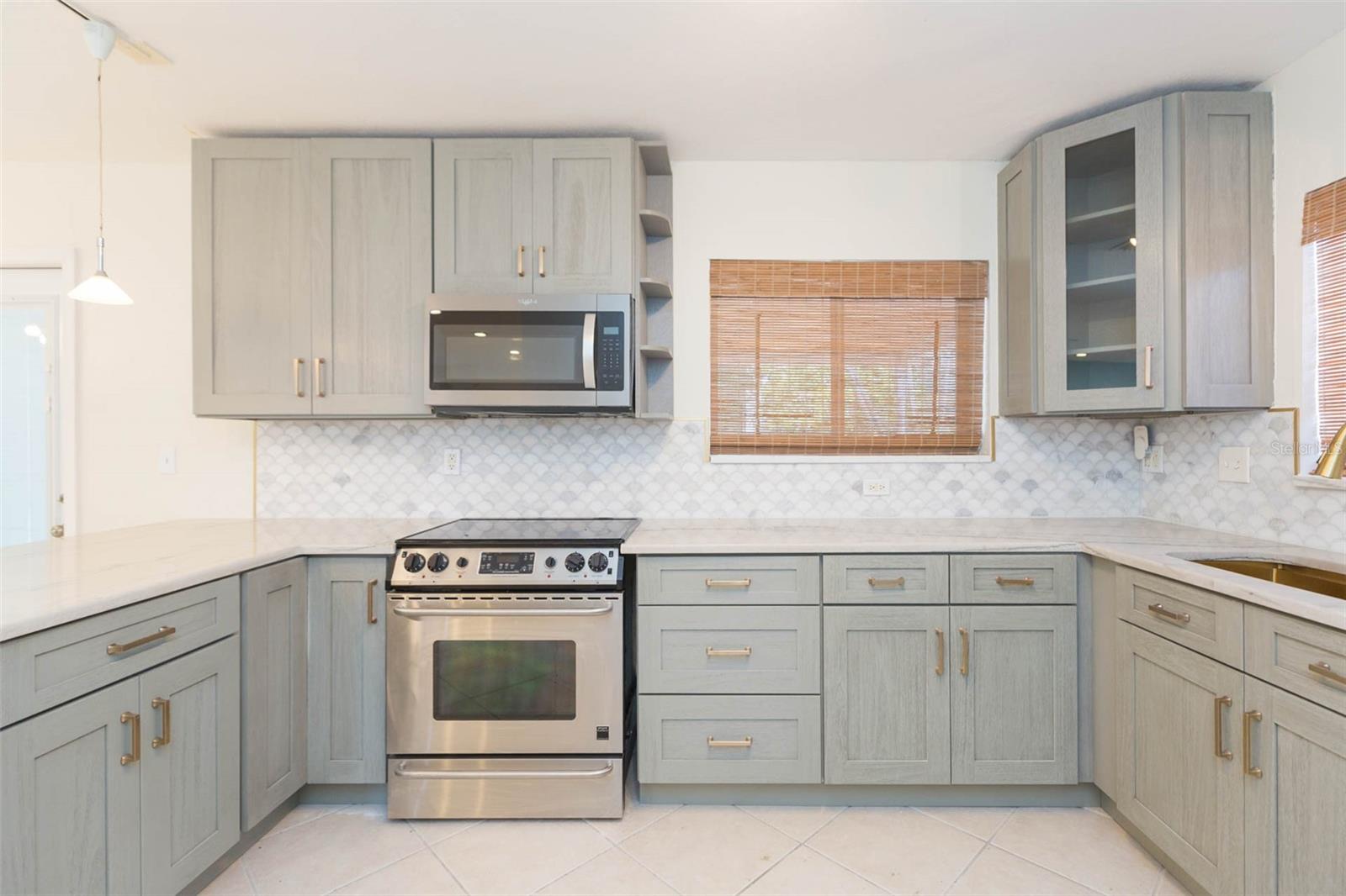 301 89TH AVE NE, ST PETERSBURG, FL, 33702