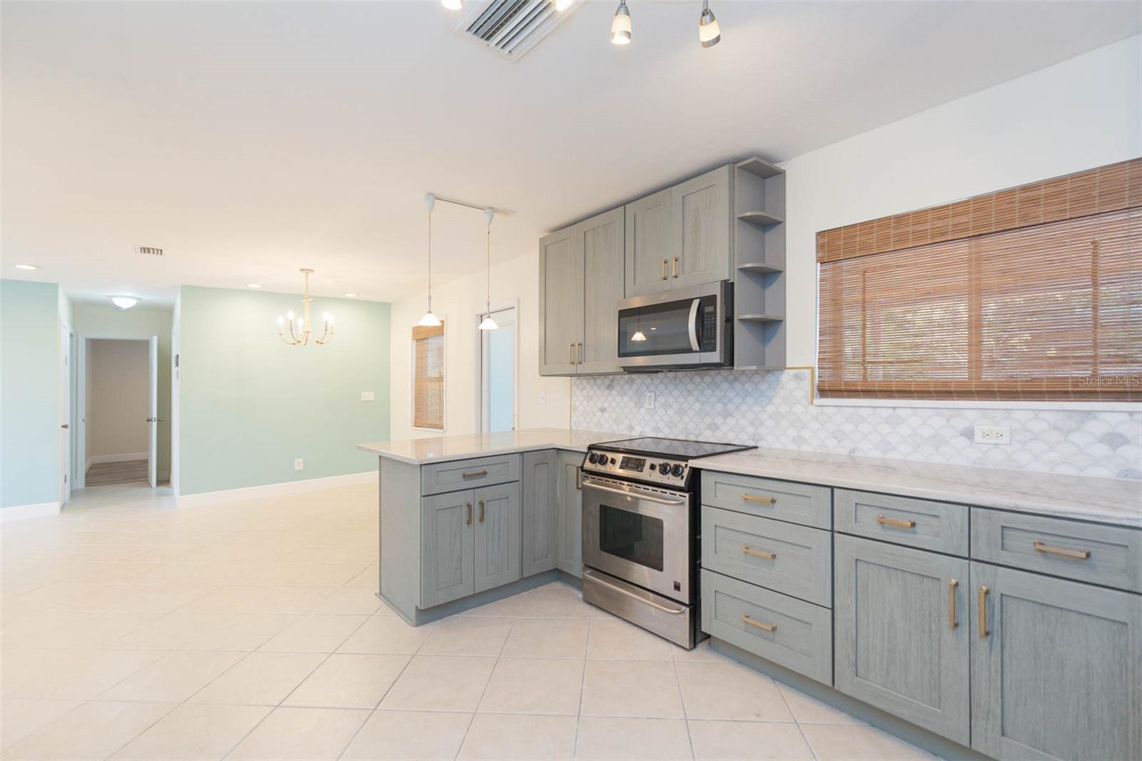 301 89TH AVE NE, ST PETERSBURG, FL, 33702