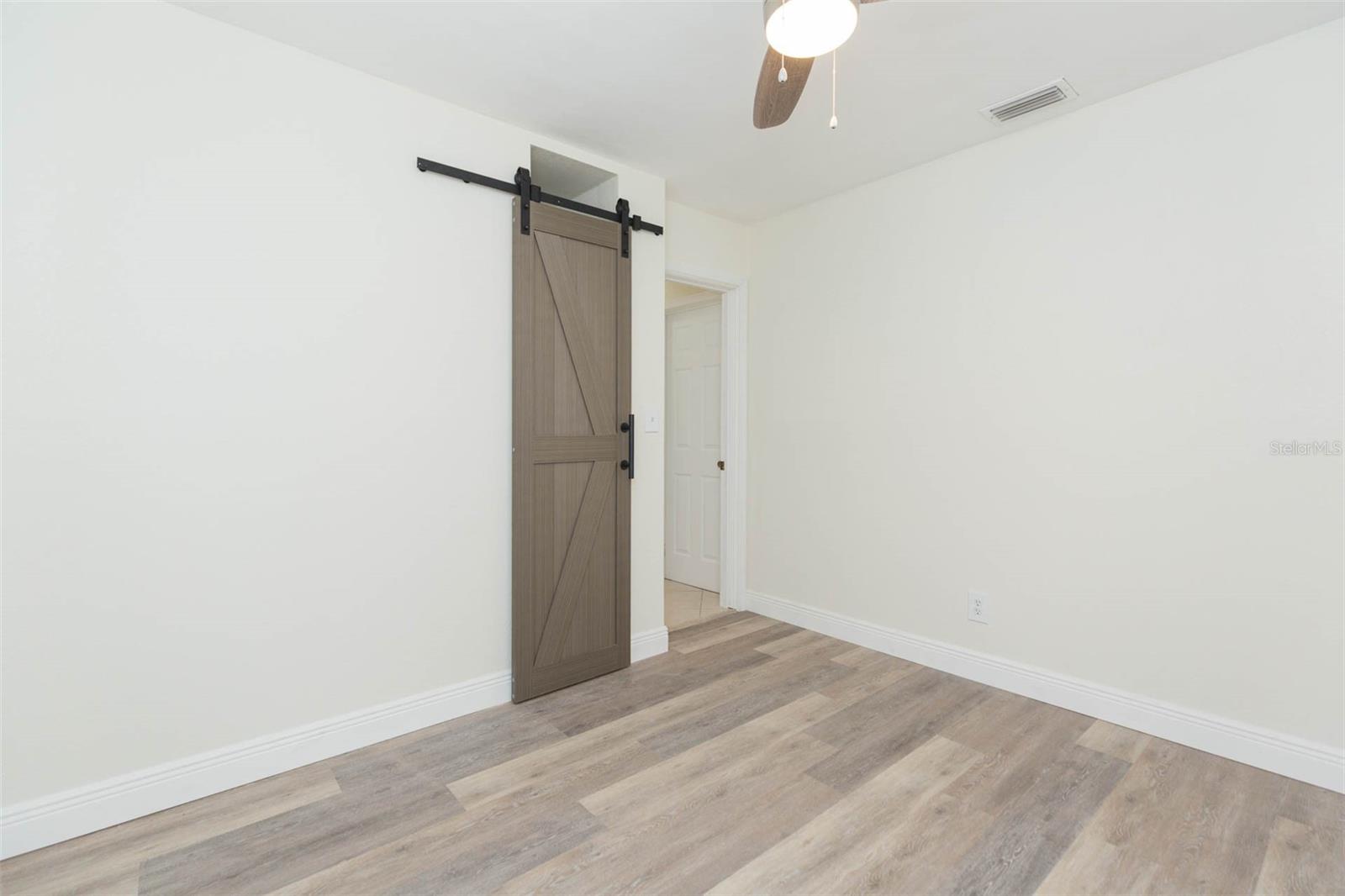 301 89TH AVE NE, ST PETERSBURG, FL, 33702