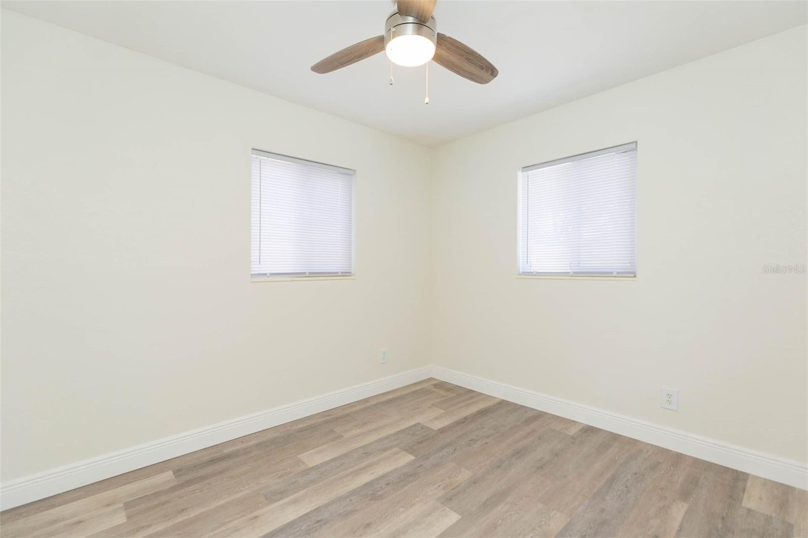 301 89TH AVE NE, ST PETERSBURG, FL, 33702